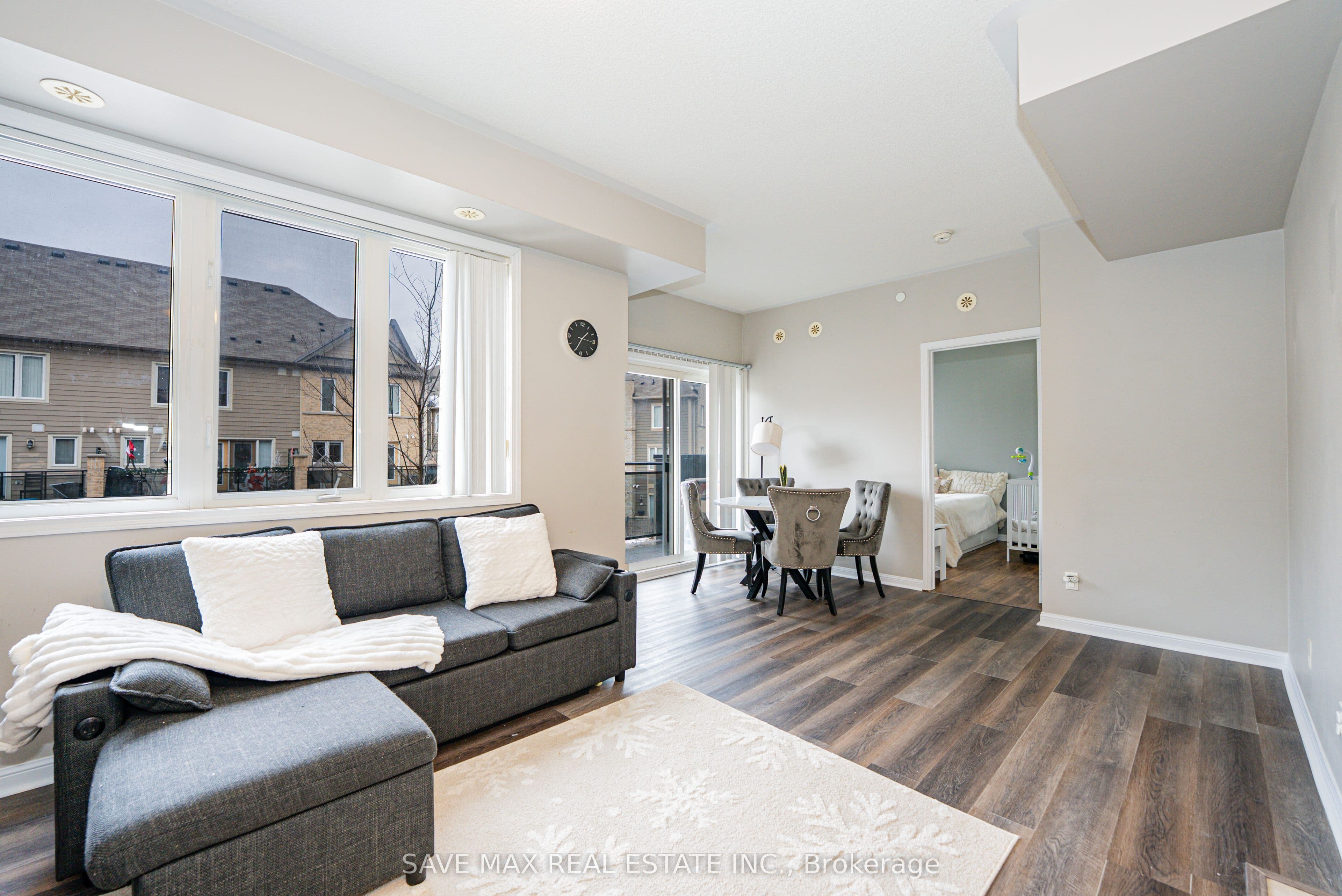 Unit 213 3075 THOMAS Street photo 1