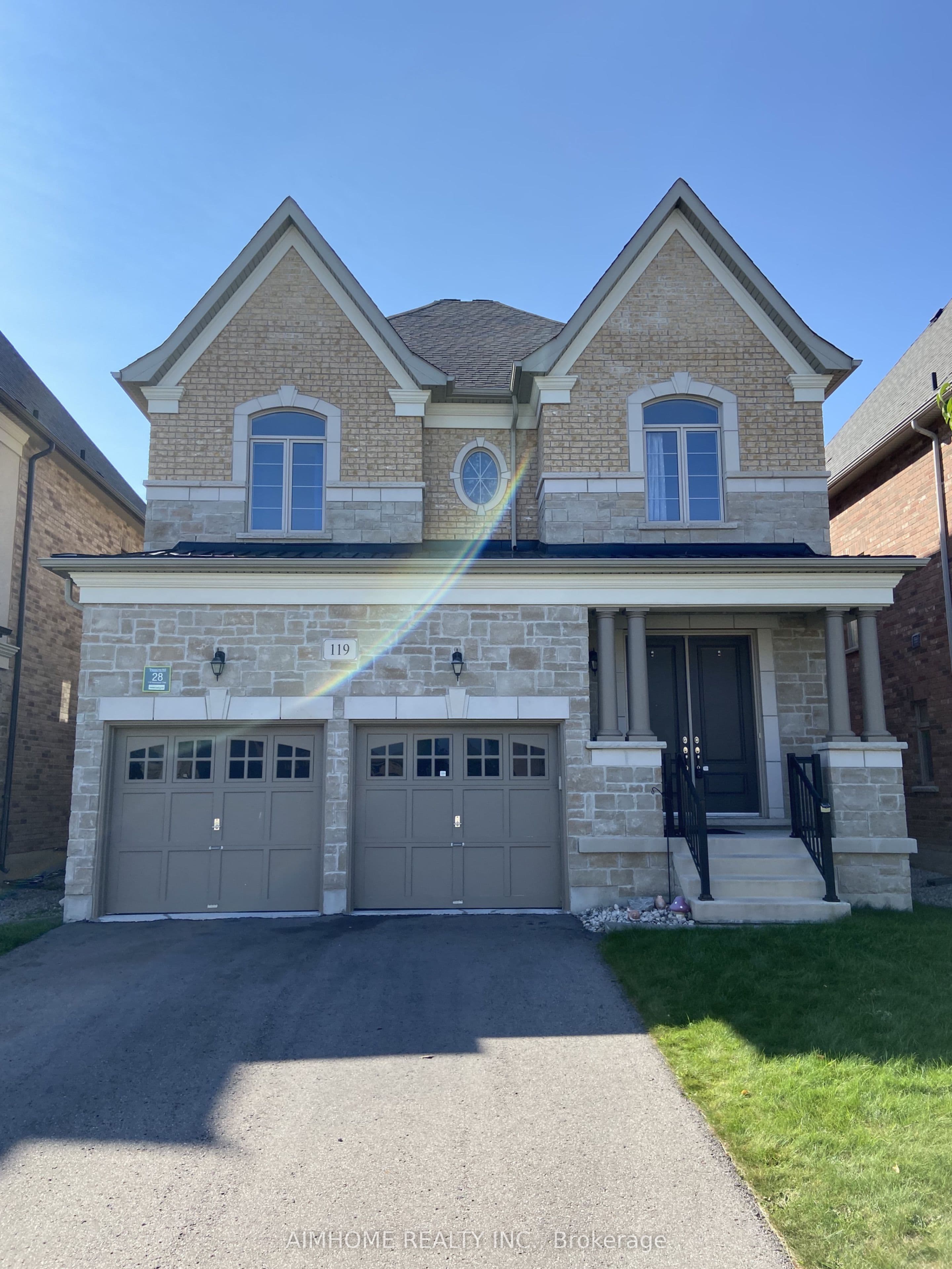 119 Hackwood Crescent photo 1