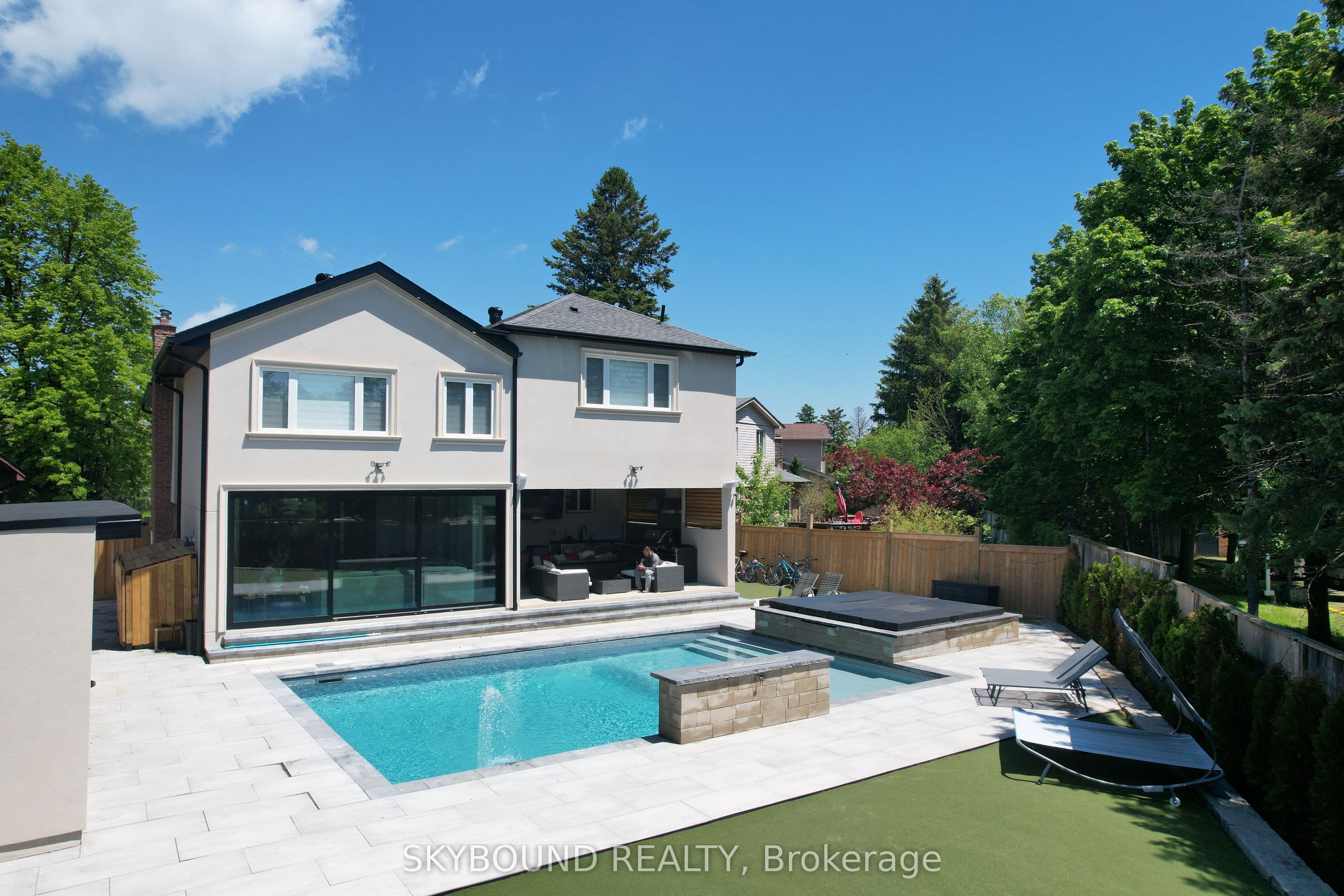 2711 Spruce Needle Court photo 1