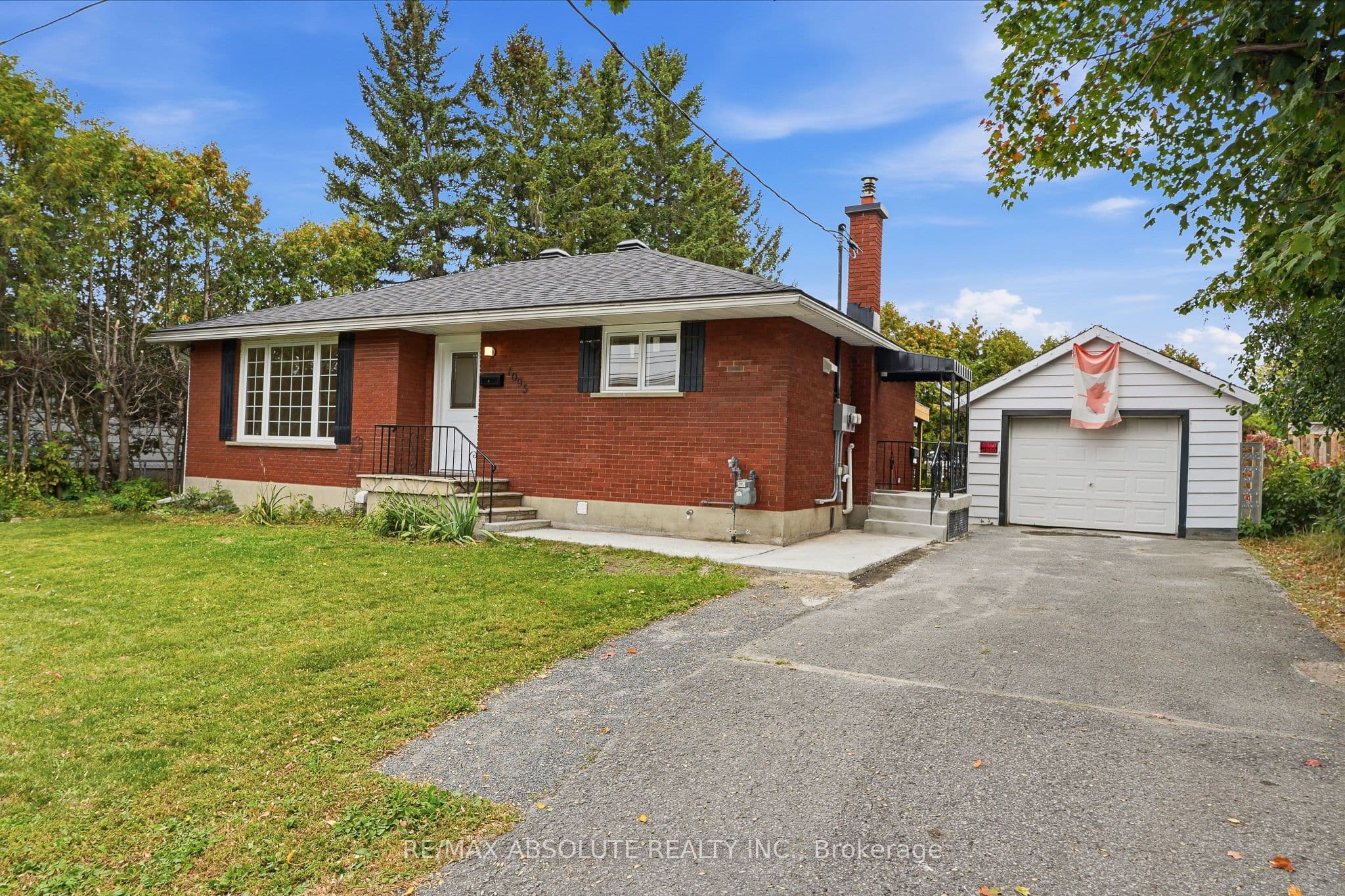 1095 Kenaston Street photo 1