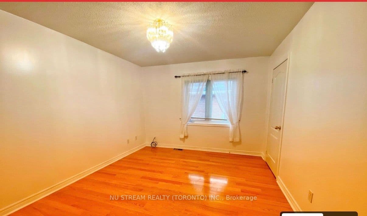 Unit Upper Level 6 Rosemarie Drive photo 1