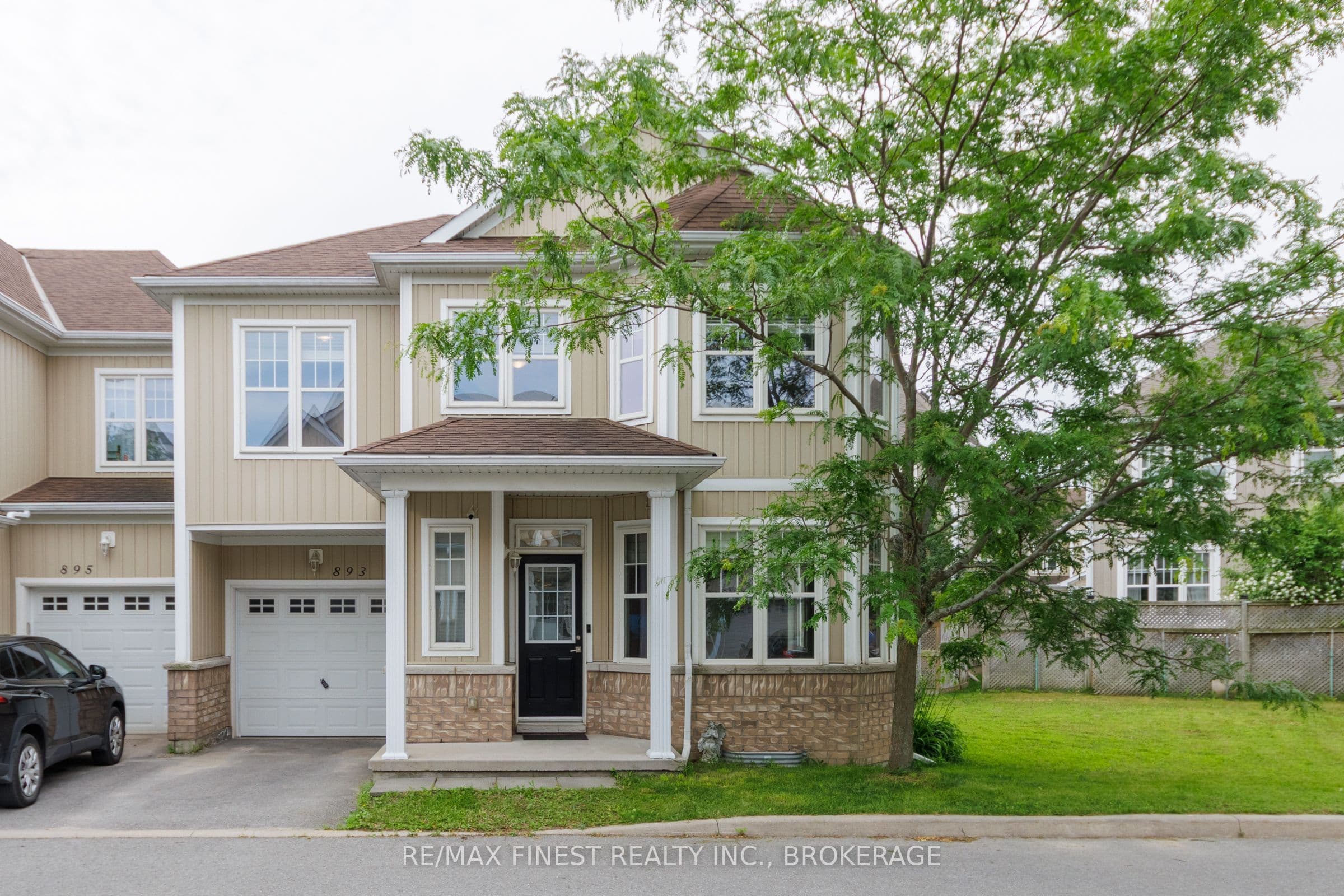 893 Ascot Lane photo 1