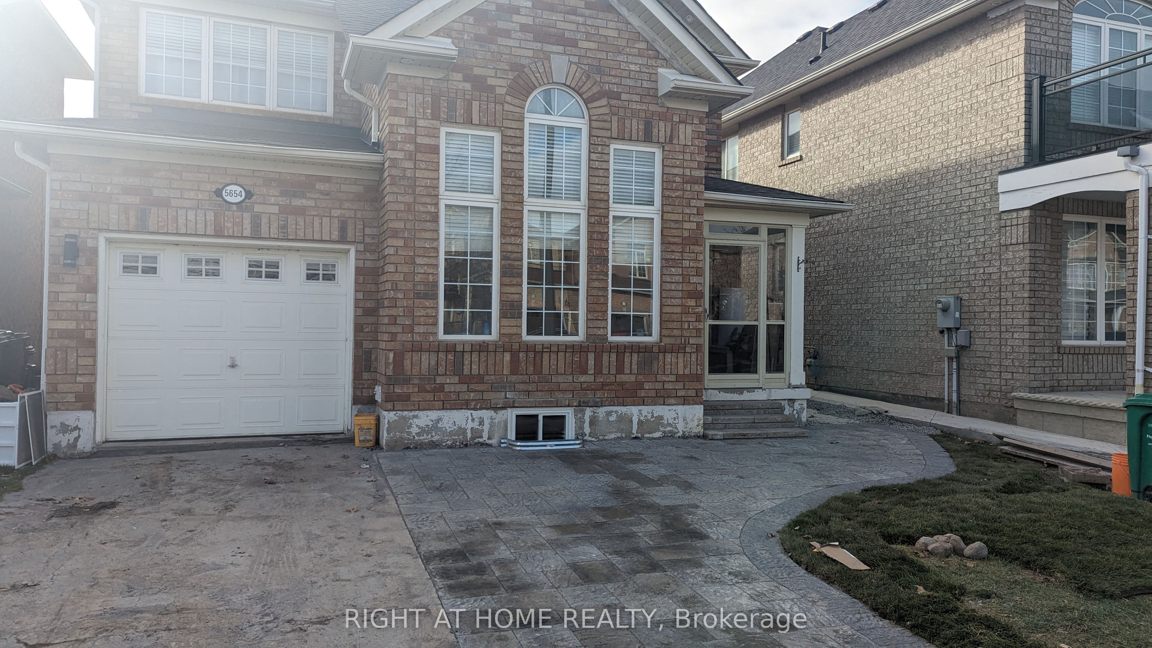 5654 Churchill Meadows Boulevard photo 1