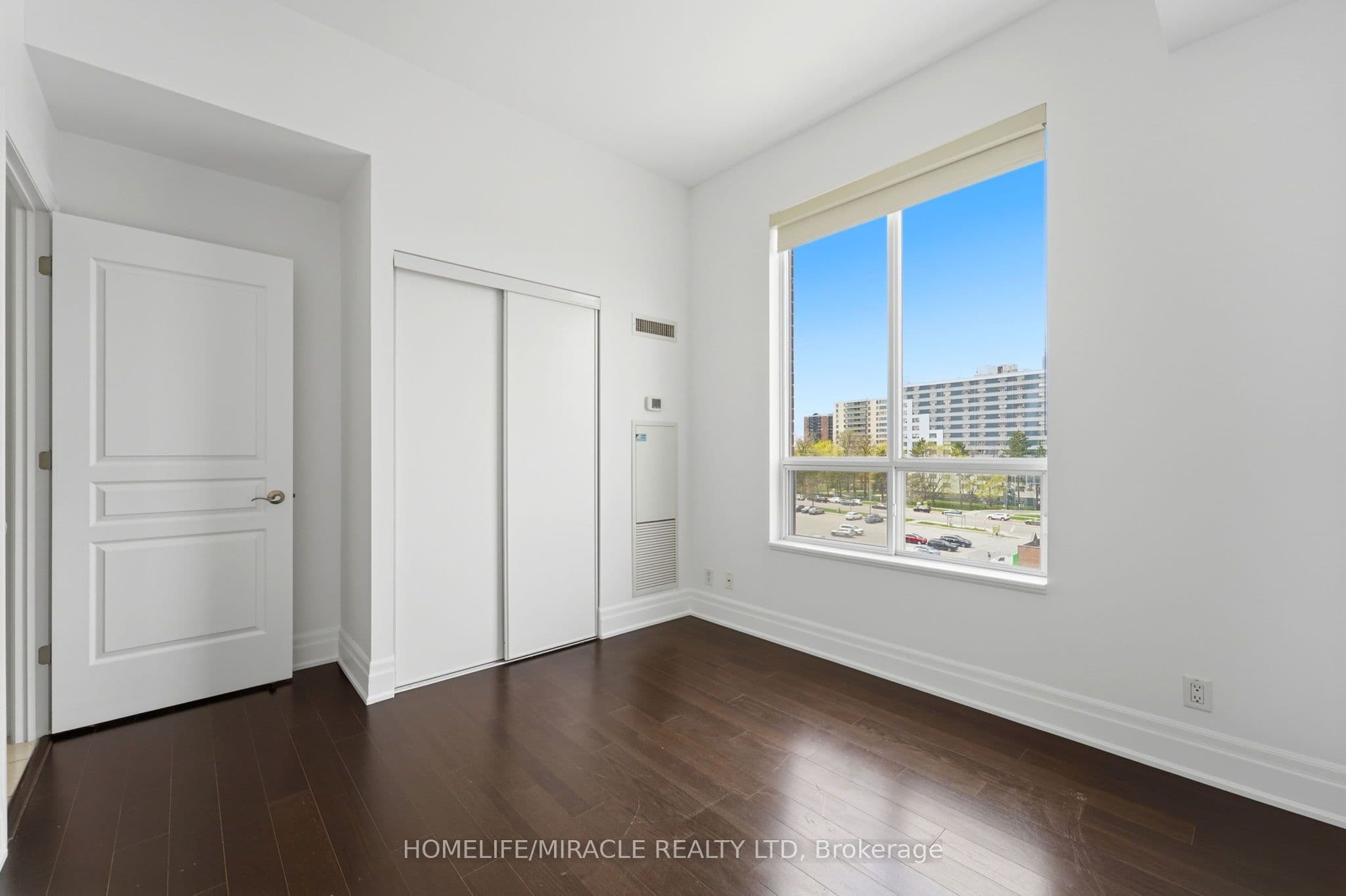 777 Steeles Avenue photo 1