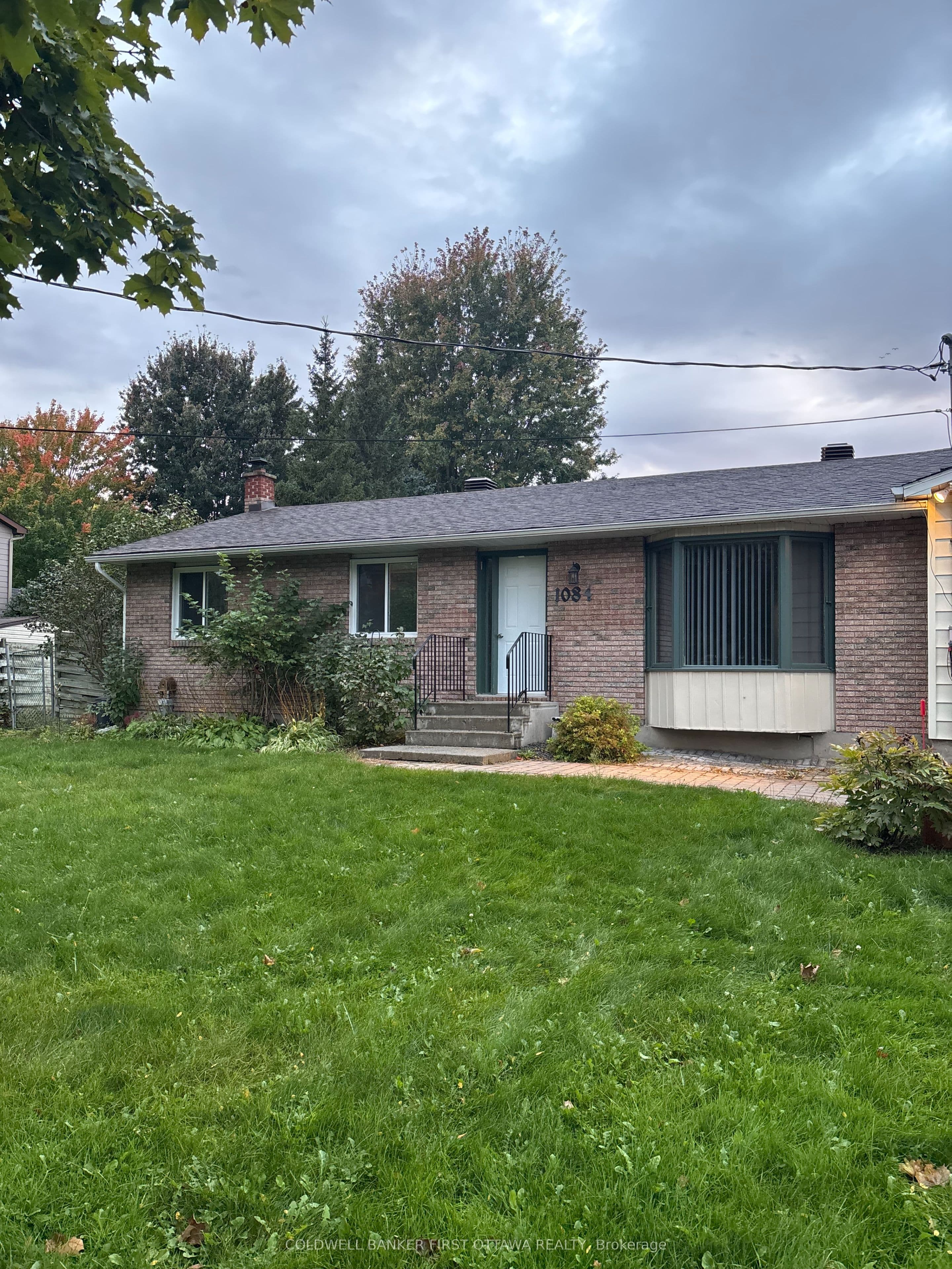 1084 Eadie Road photo 1