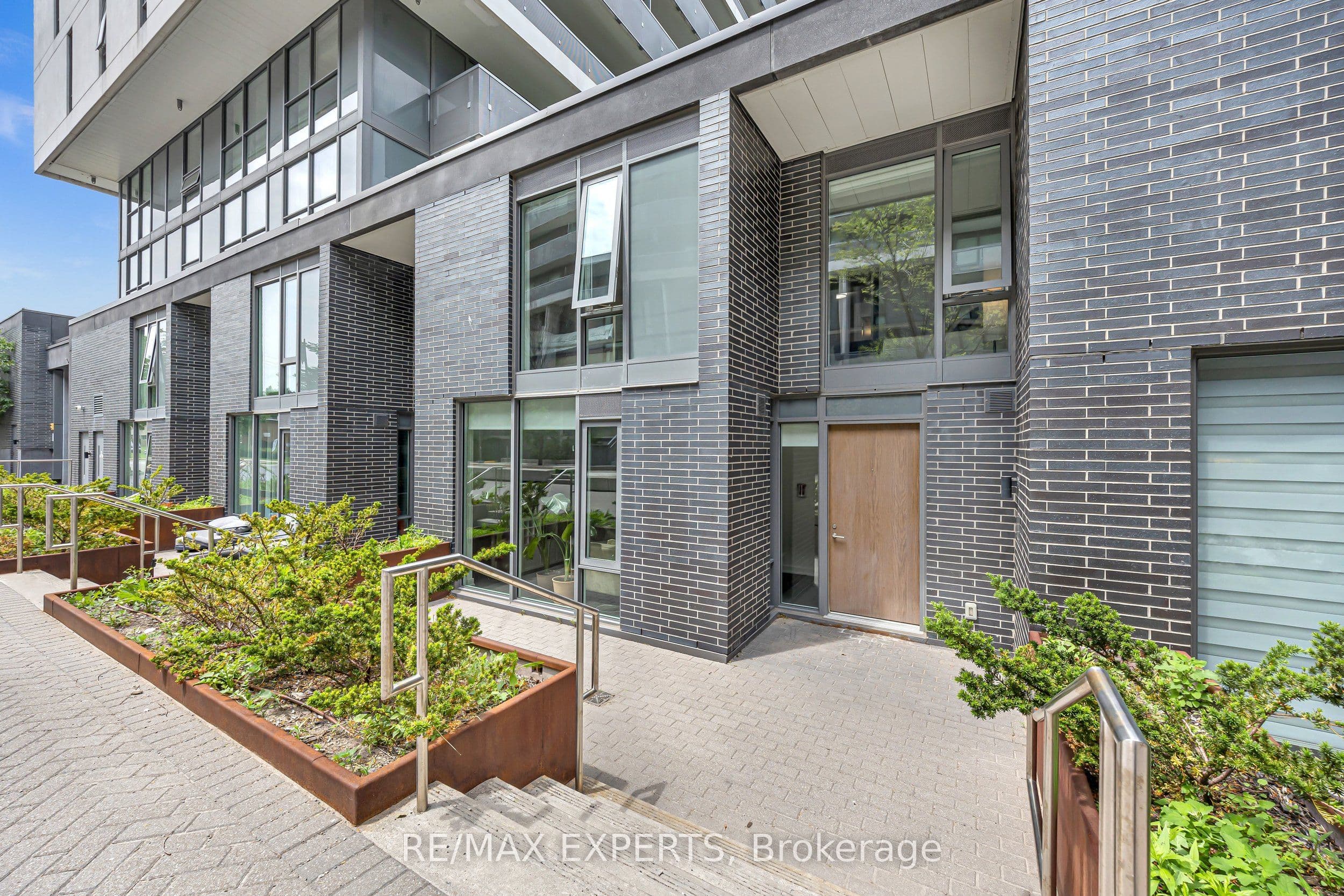160 Flemington Rd E Road photo 1