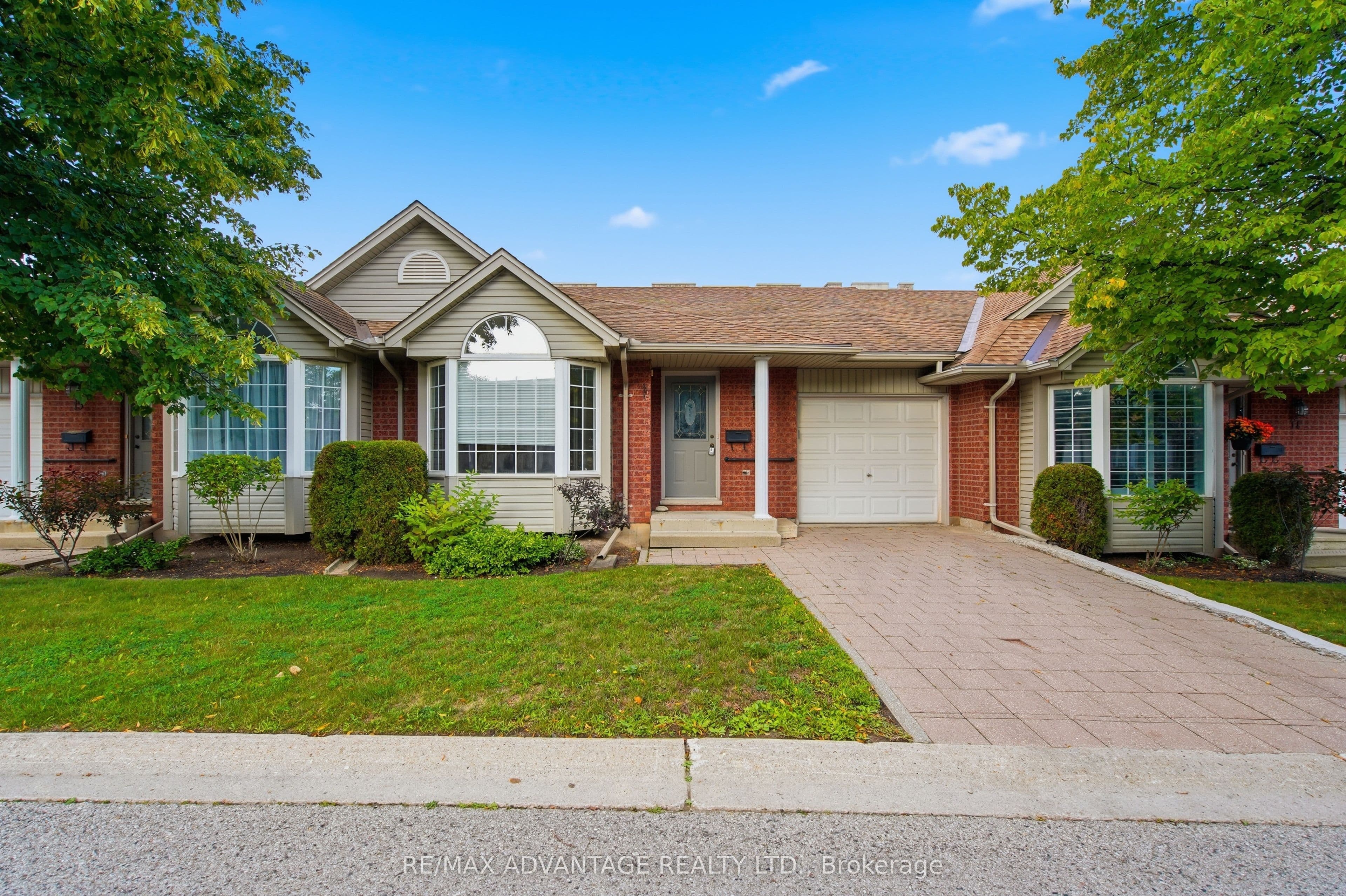 Unit 18 122 Sherwood Forest Square photo 1