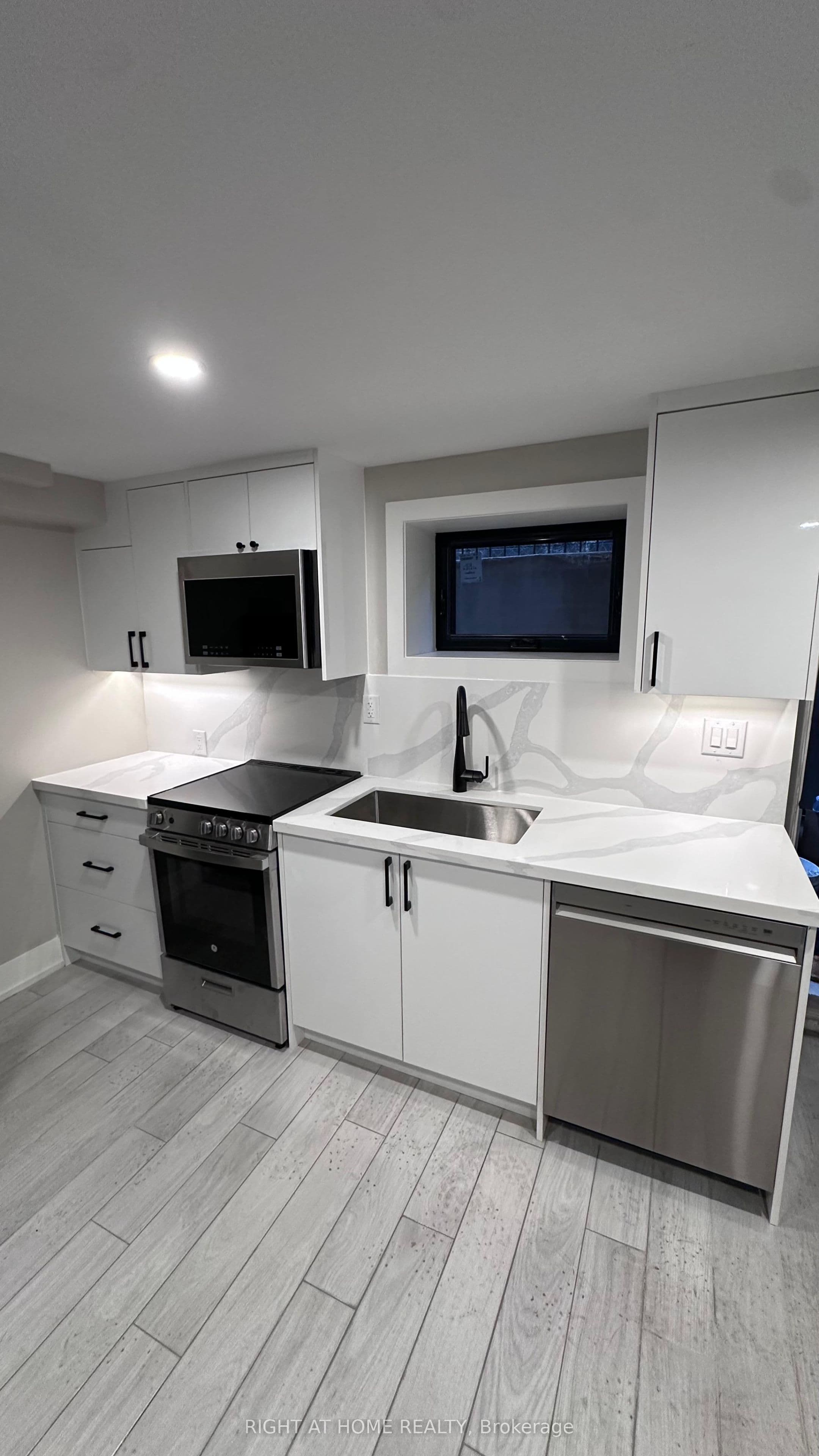 Unit B 500 Salem Avenue photo 1