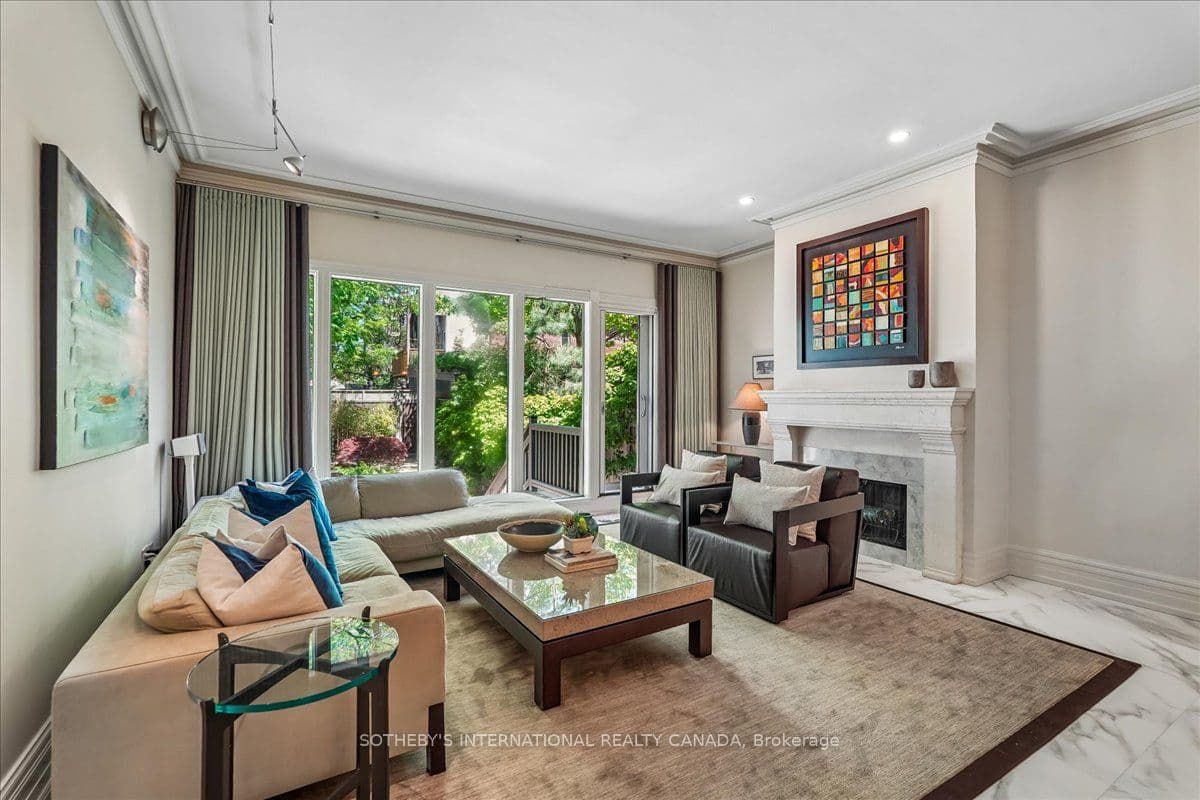 9 Rose Avenue photo 1