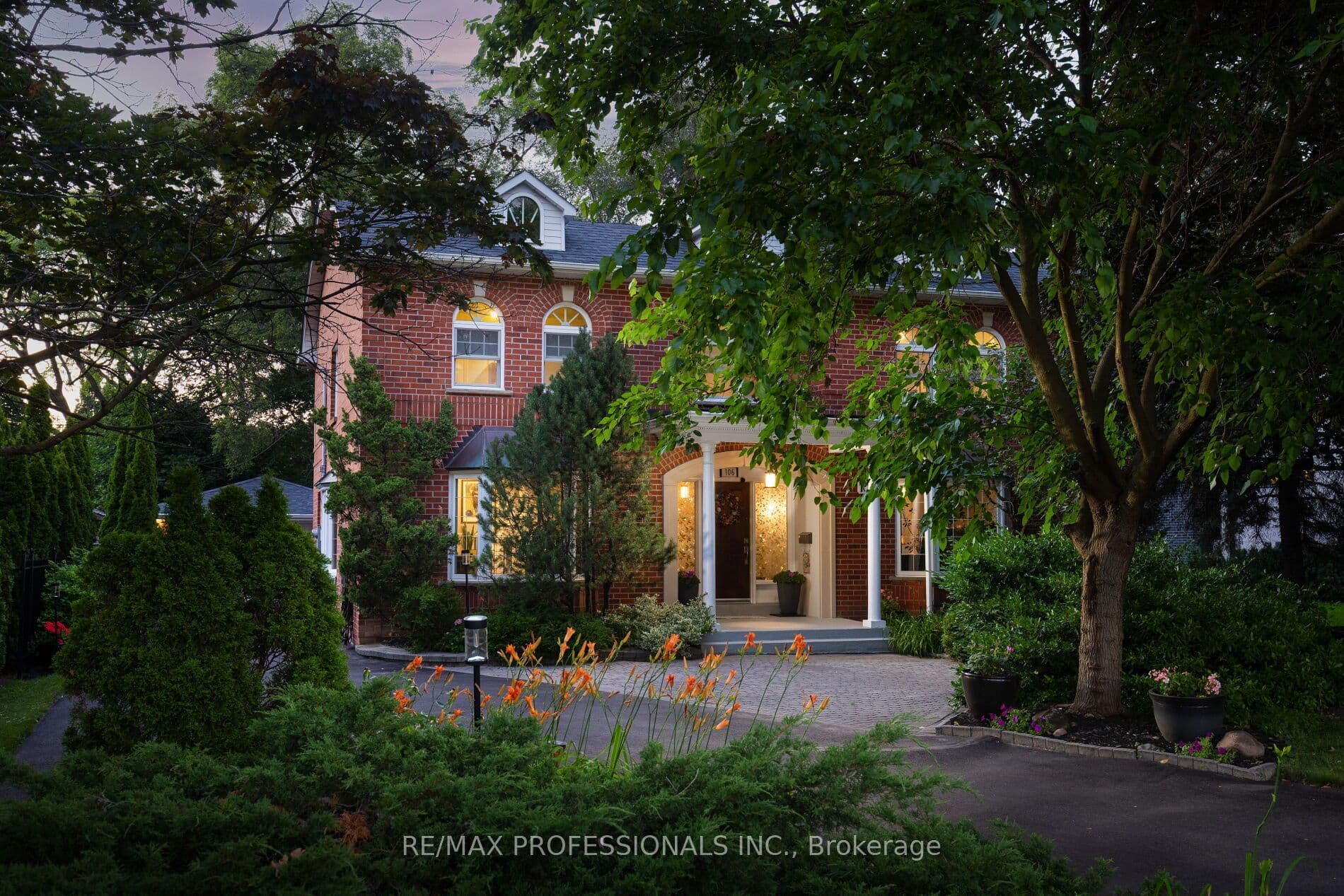 106 Rathburn Road photo 1
