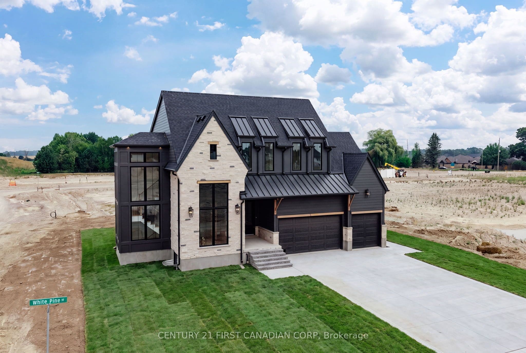 876 White Pine Street photo 1