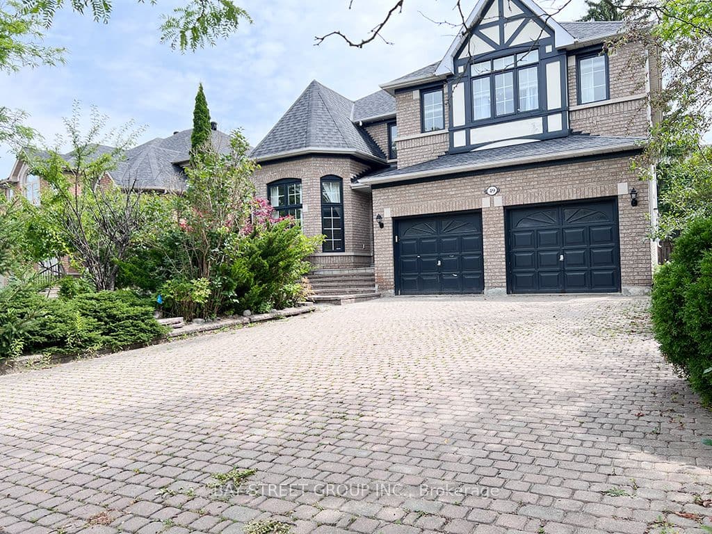 49 Forester Crescent photo 1