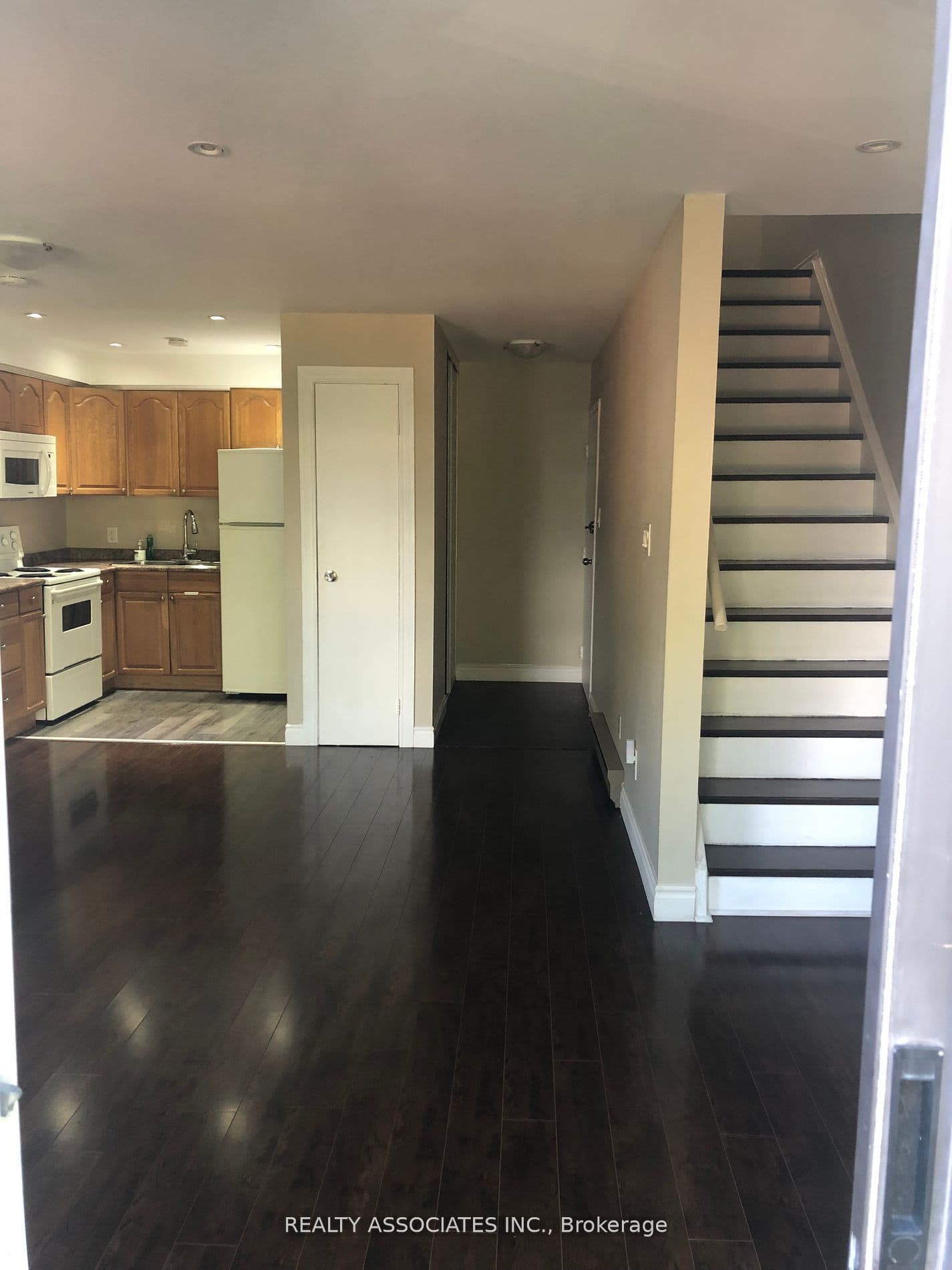 Unit B 1389 Danforth Avenue photo 1