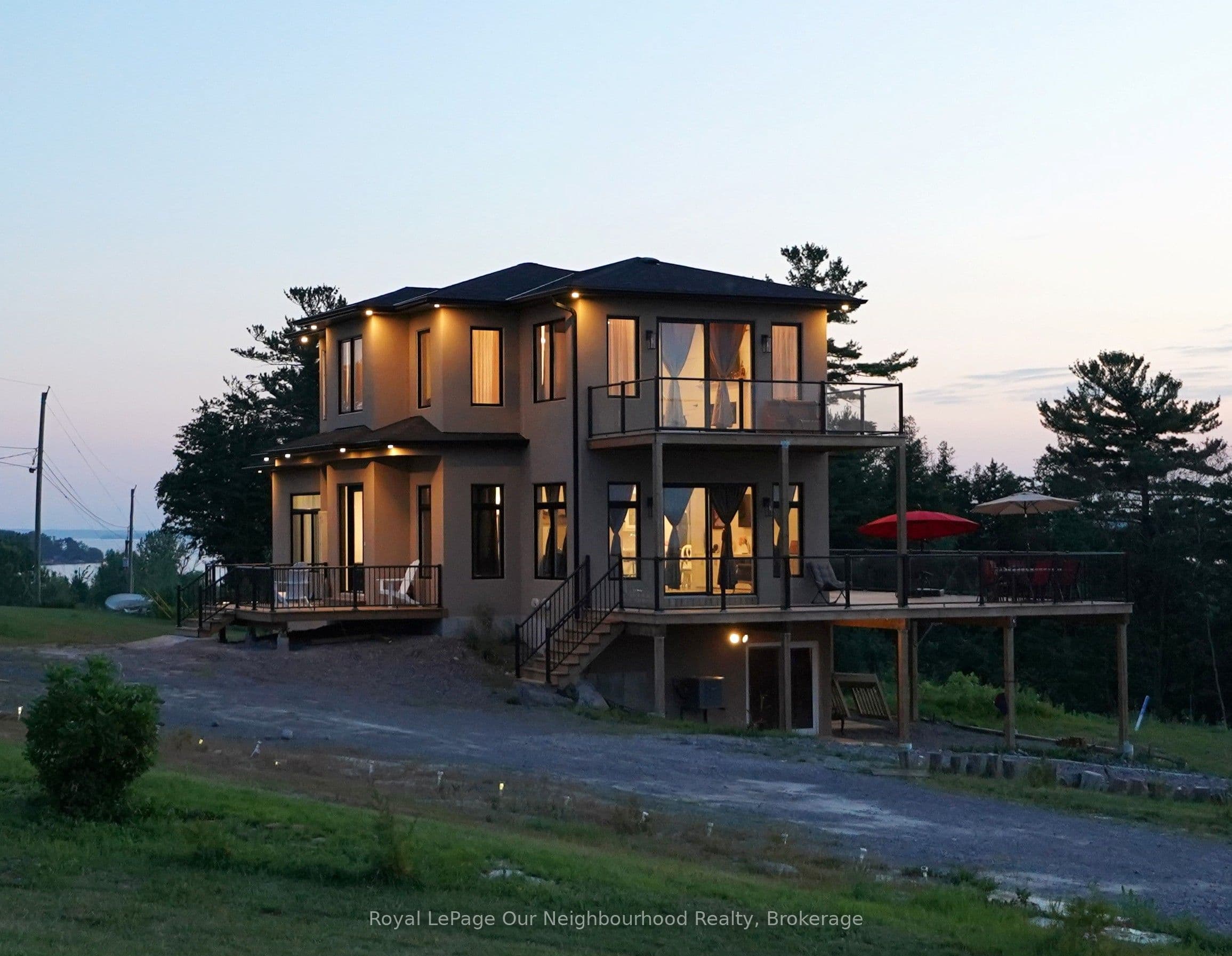 134 Hampton Crescent photo 1