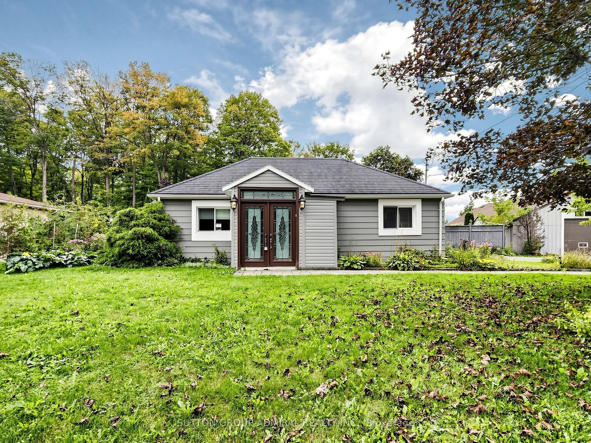 4631 Aurora Road photo 1