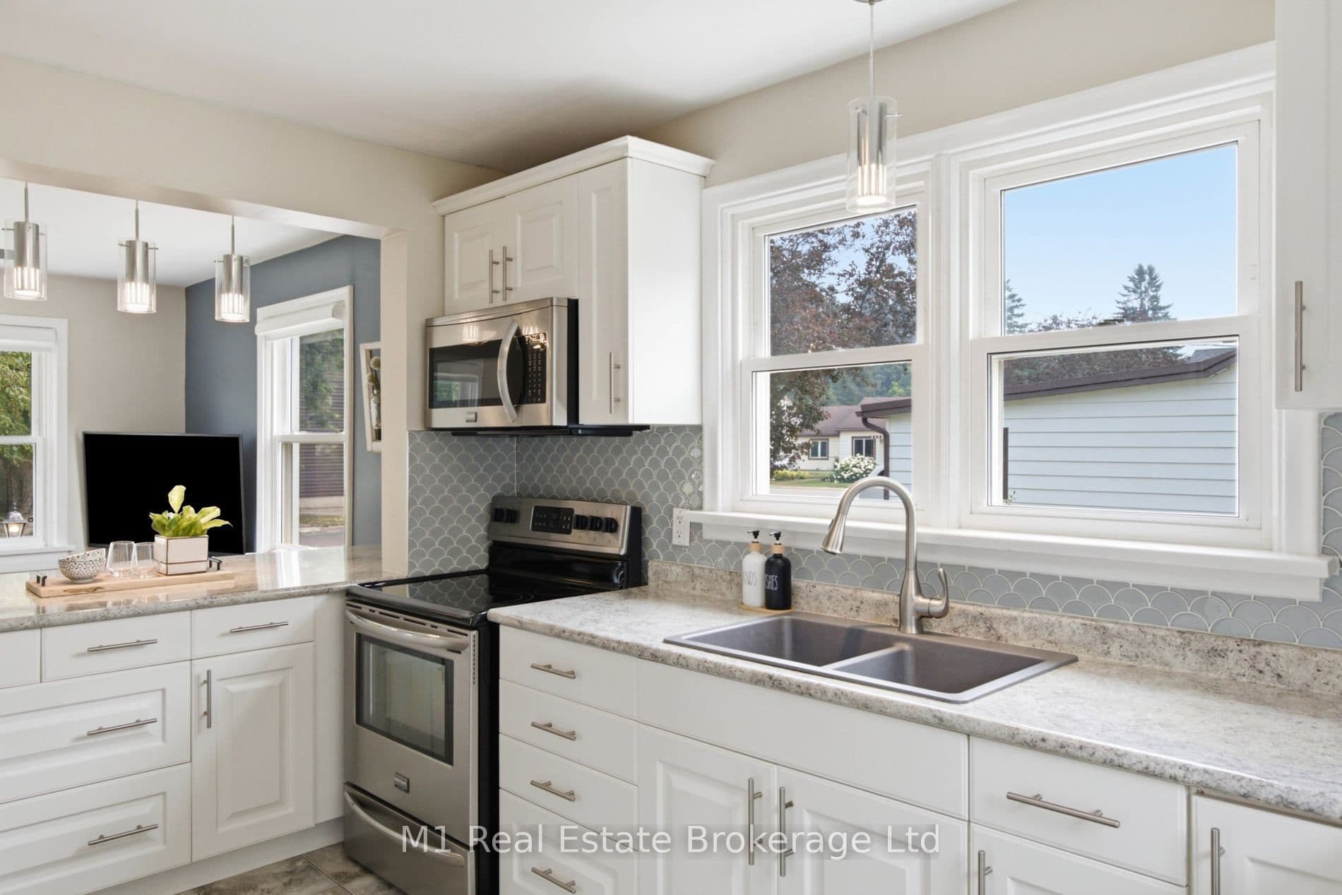 625 Woodside Drive photo 1