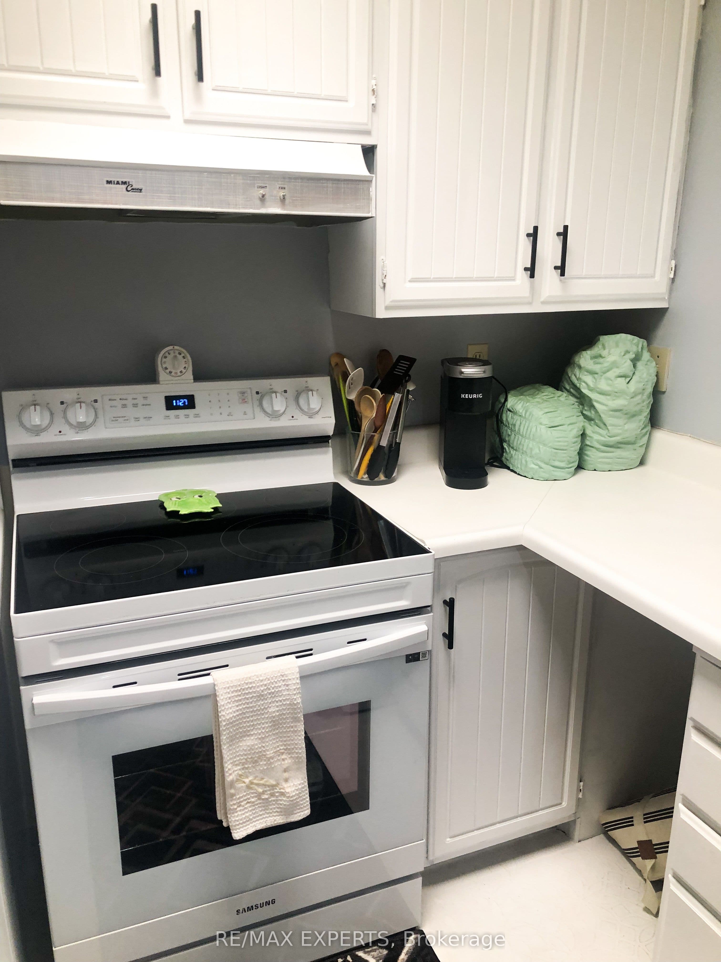 Unit 1013 33 Harbour Square photo 1