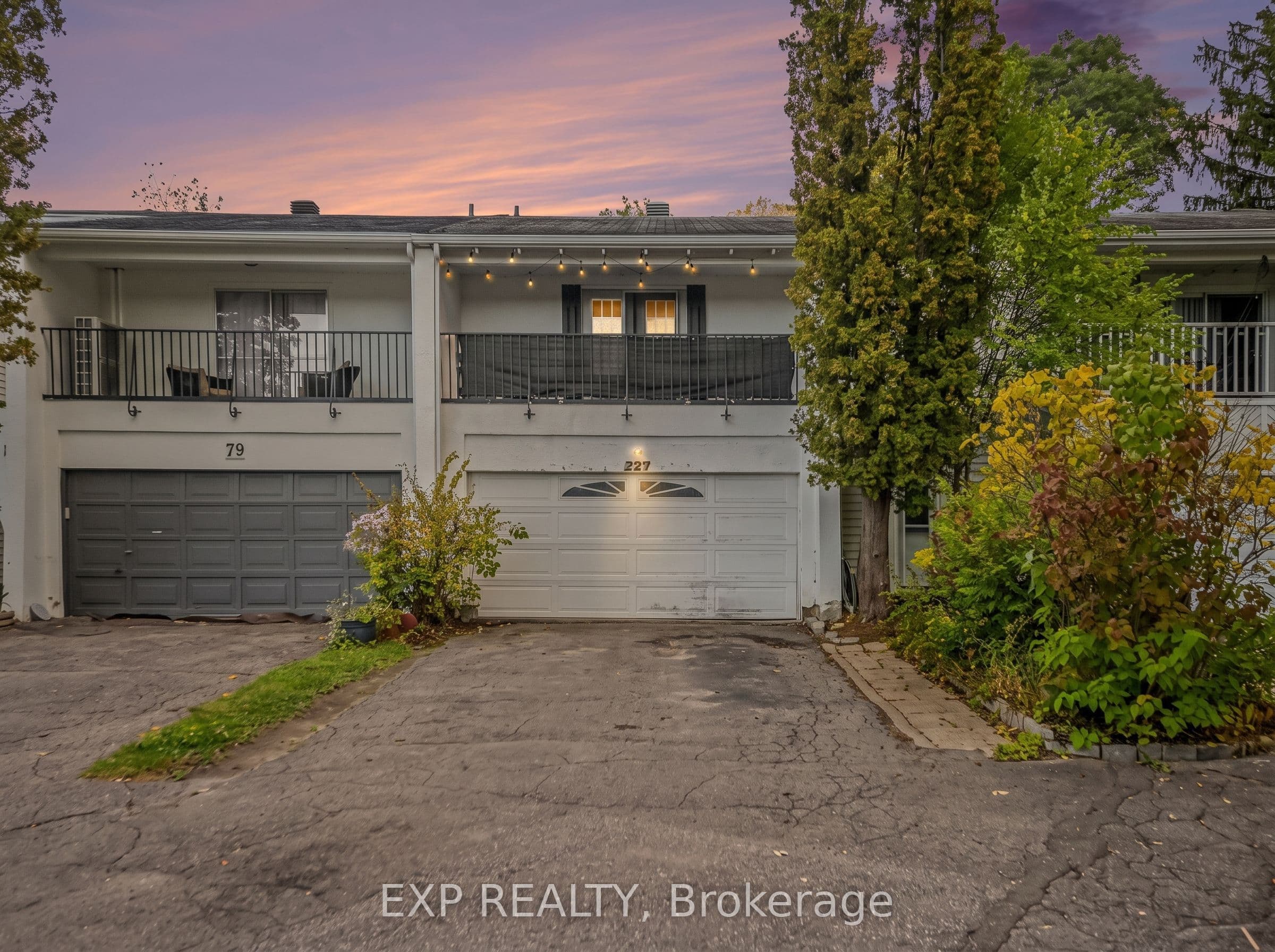 77 Grady Crescent photo 1