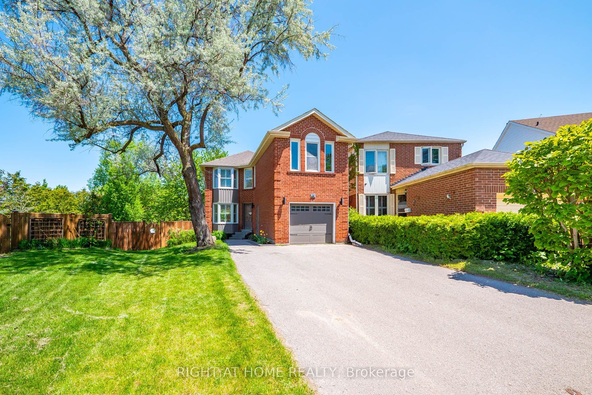 45 Lansbury Court photo 1