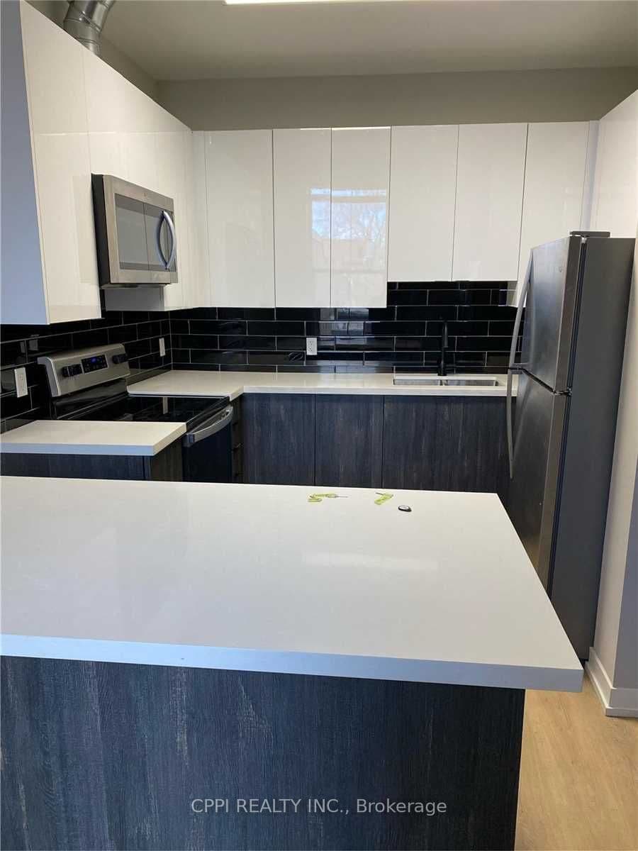 Unit 206 140 Simcoe Street photo 1