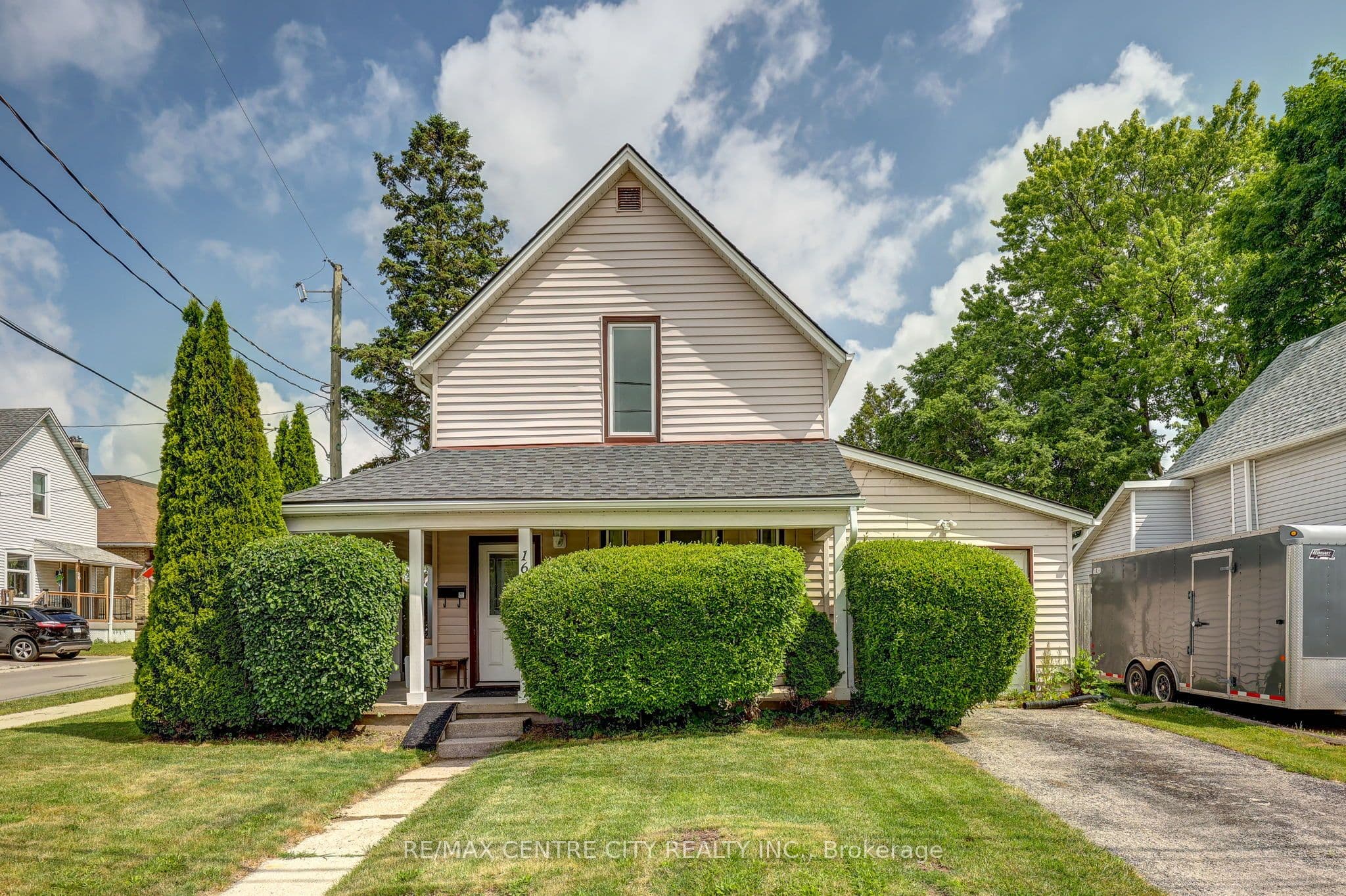 169 Wellington Street photo 1