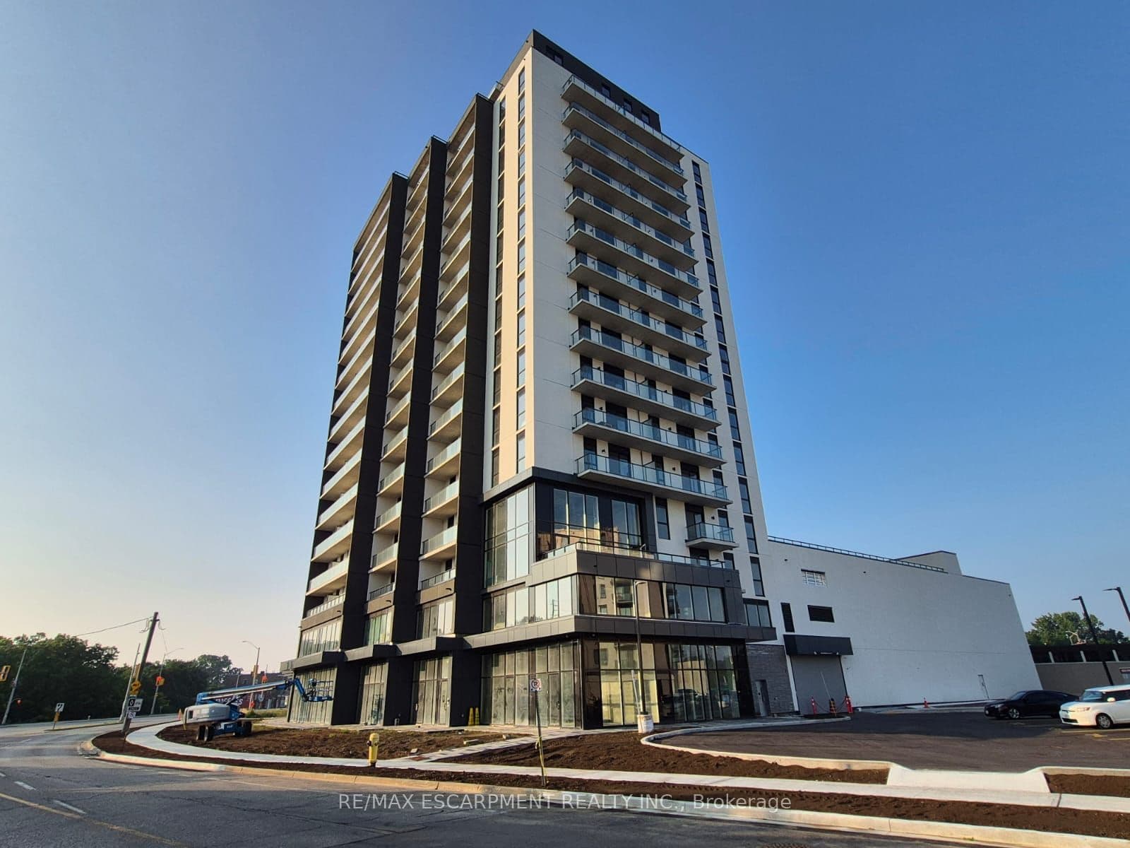 Unit 1603 33 Erie Avenue photo 1