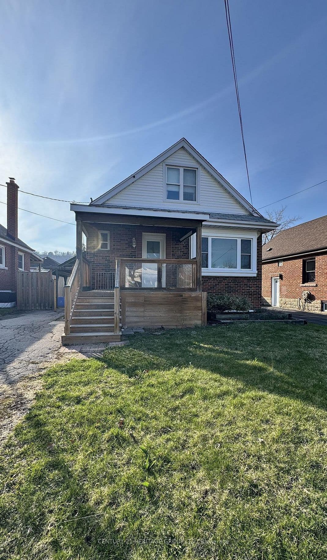 Unit Bsmnt 166 Erindale Avenue photo 1