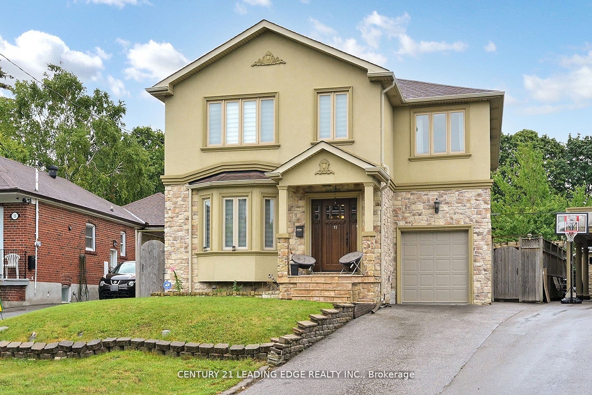 11 Bellvare Crescent photo 1