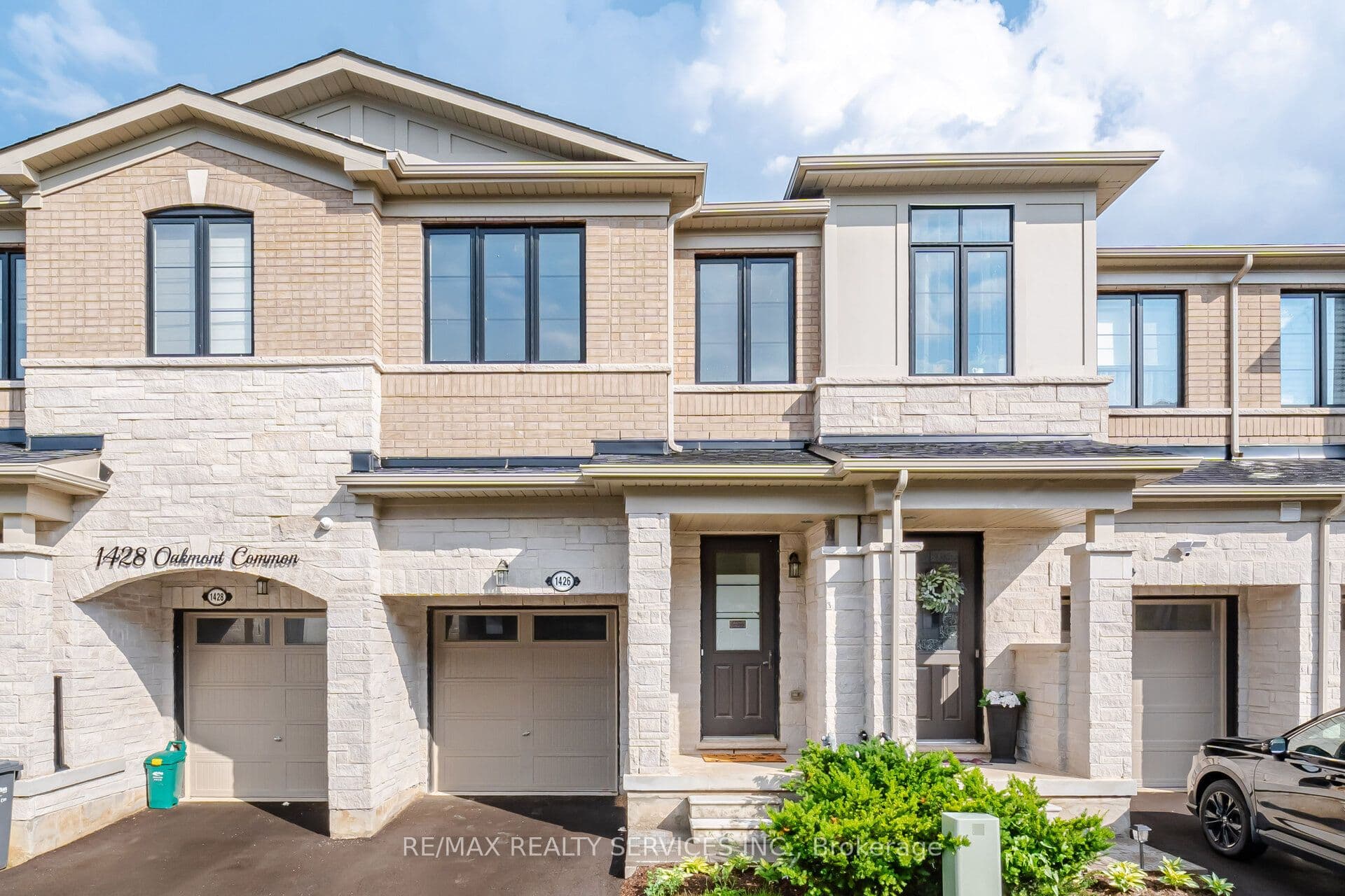 1426 Oakmont Common photo 1