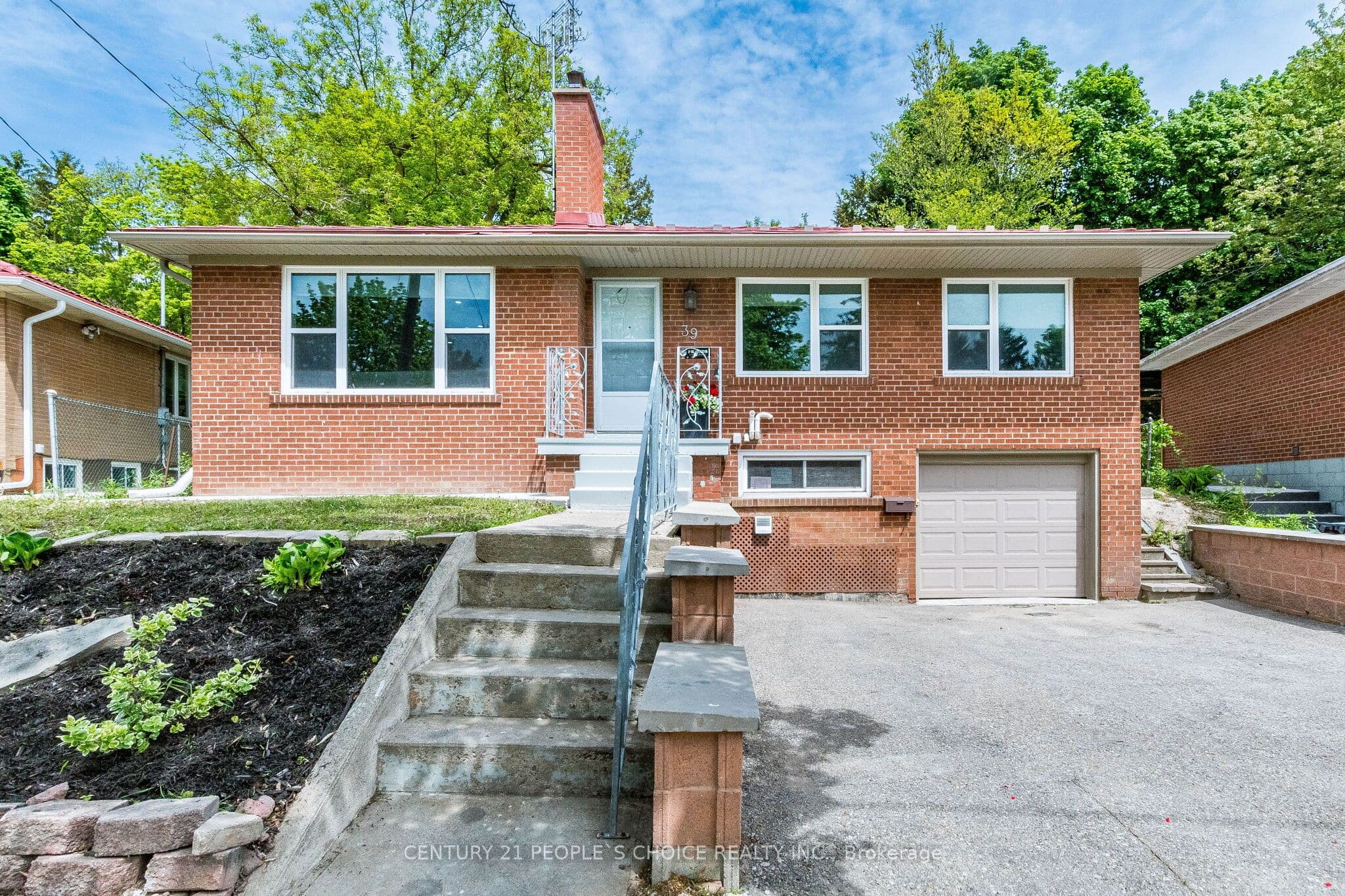 39 Meadowland Drive photo 1