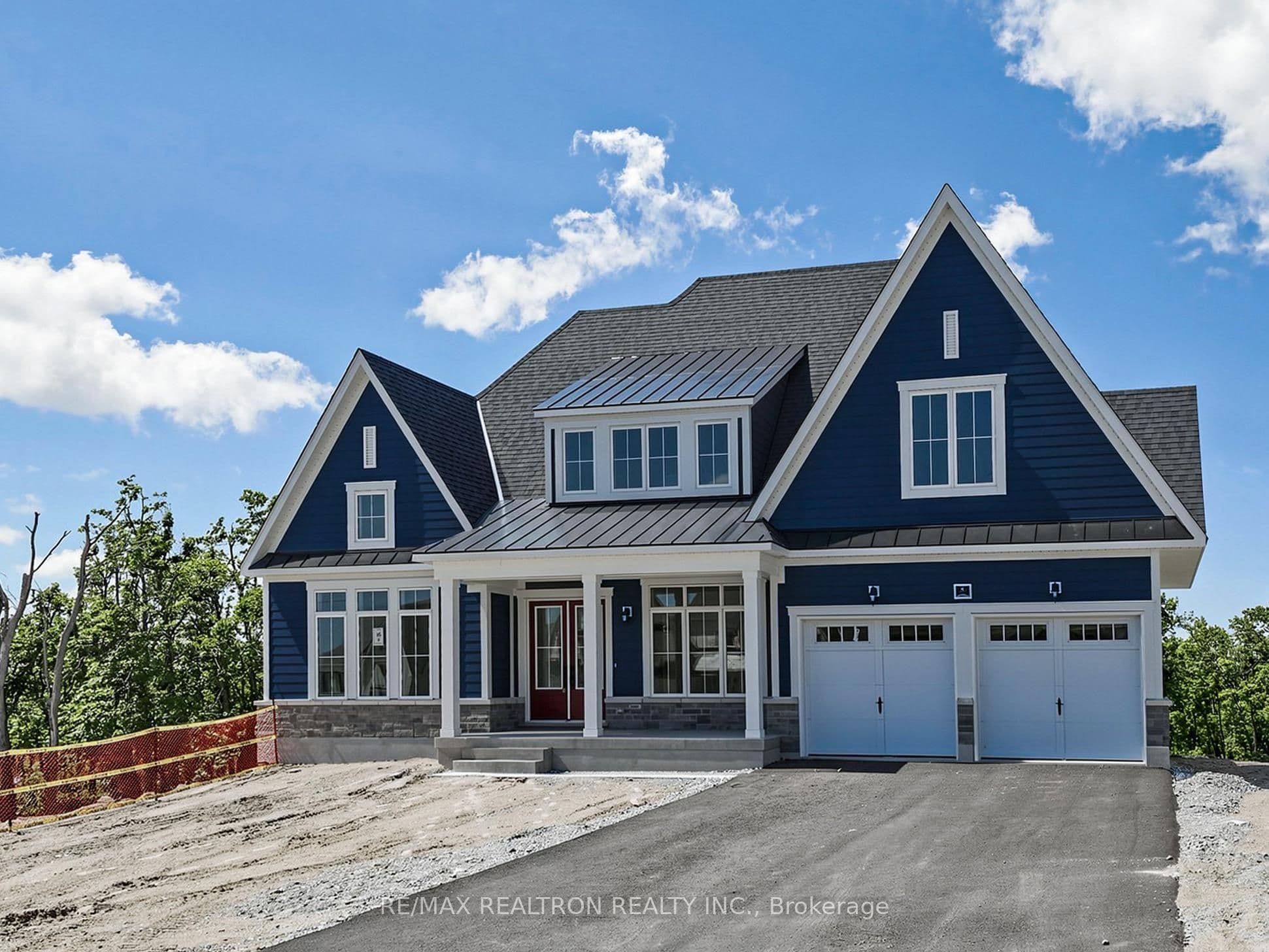 8 Radome Drive photo 1