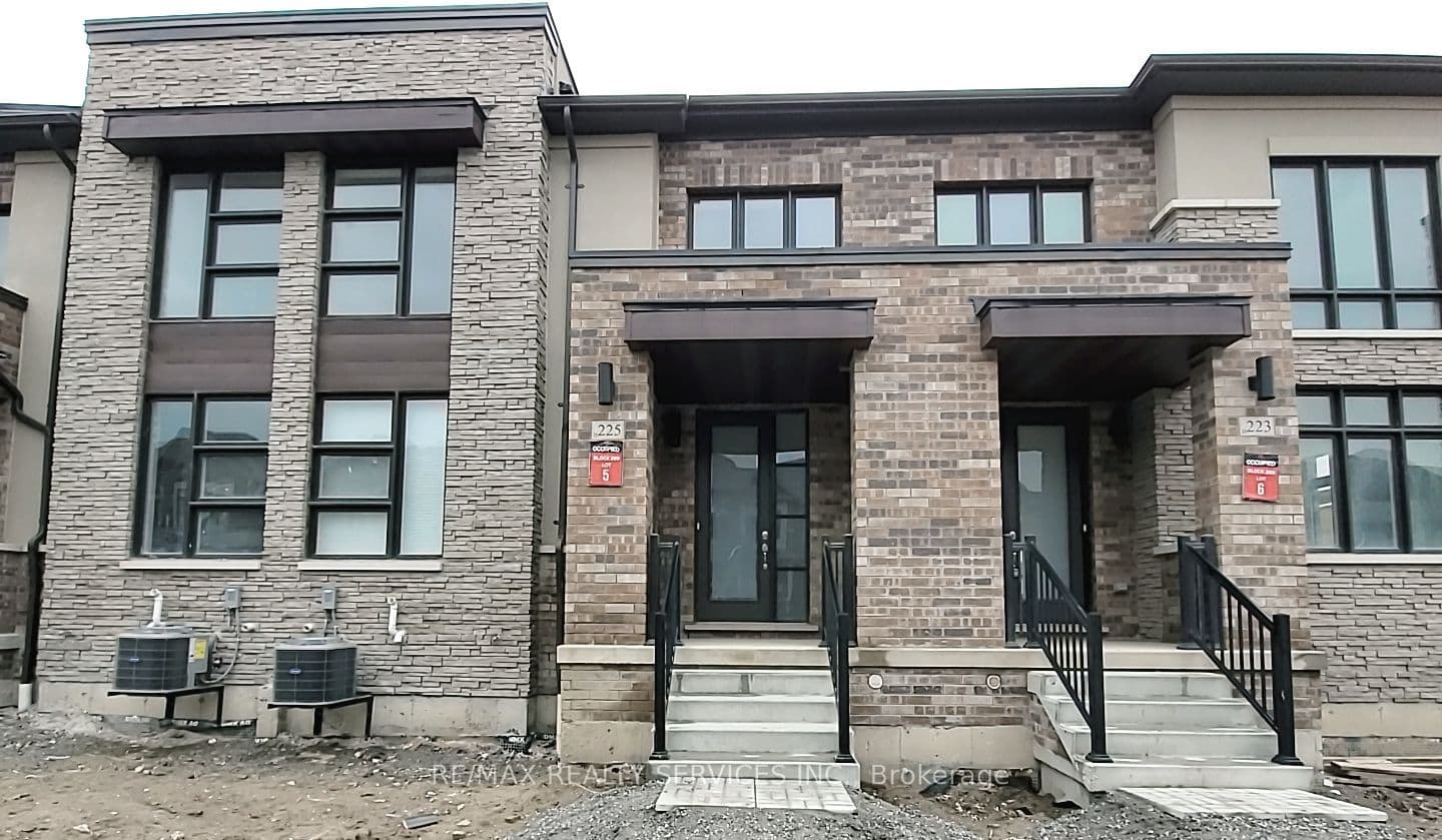 225 Coronation Road photo 1
