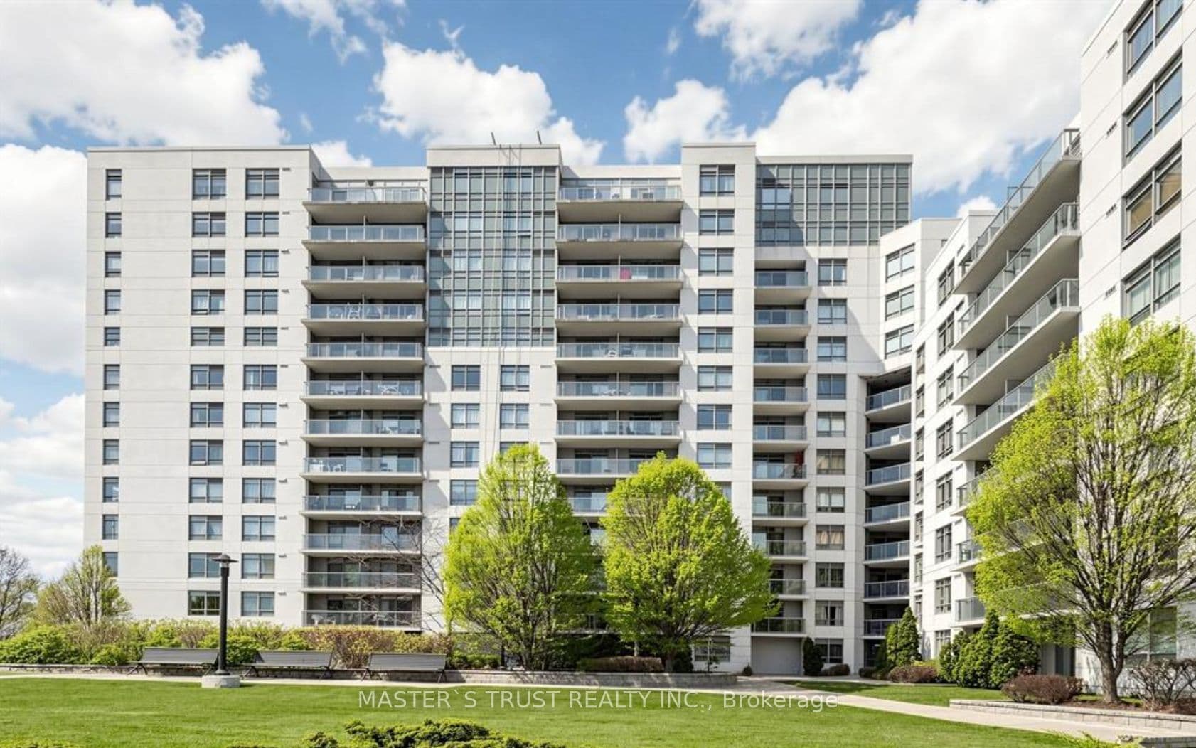 Unit 302 812 Lansdowne Avenue photo 1