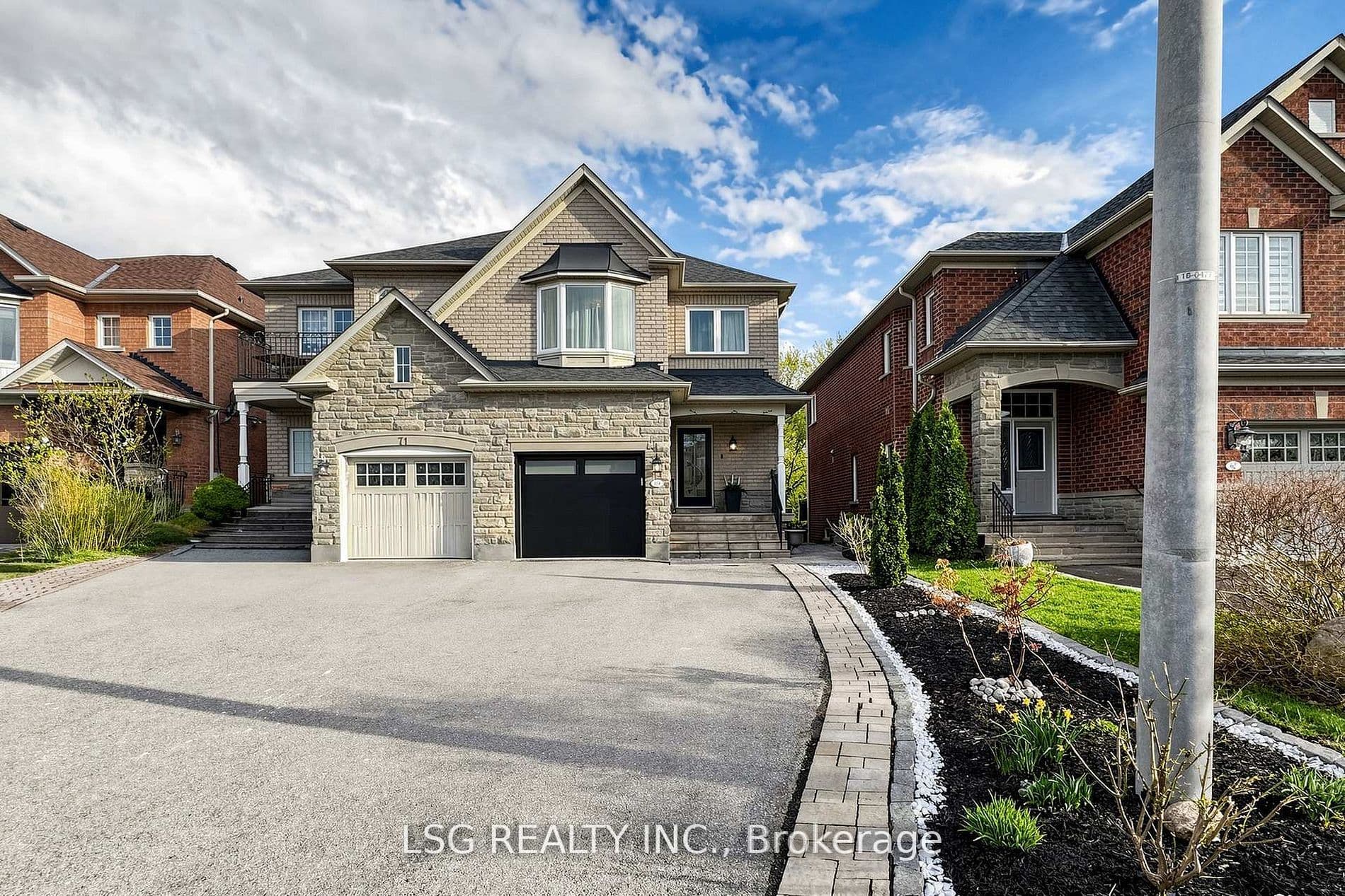 69 Gamble Glen Crescent photo 1