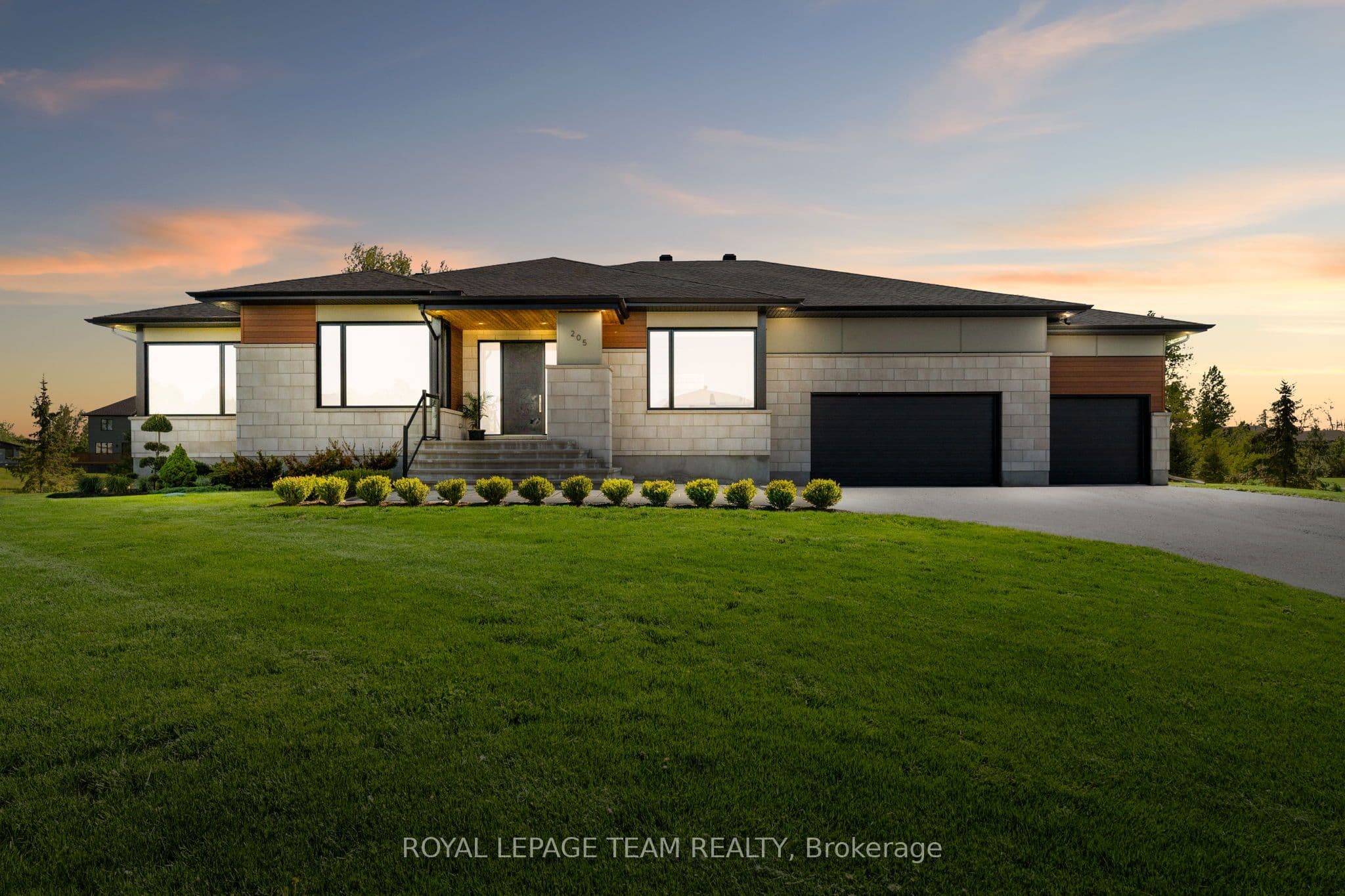205 Summerview Terrace photo 1