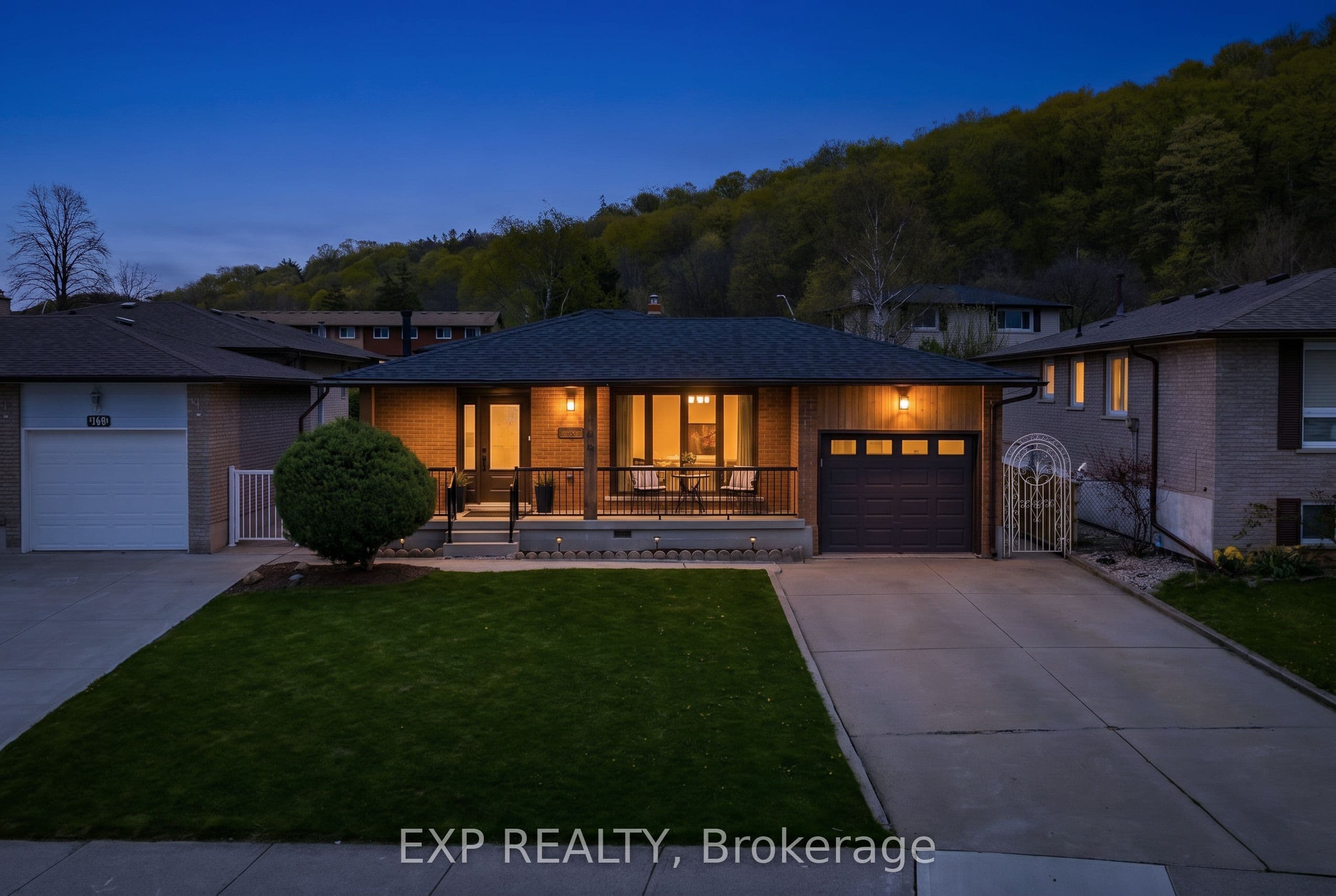 142 Marcella Crescent photo 1