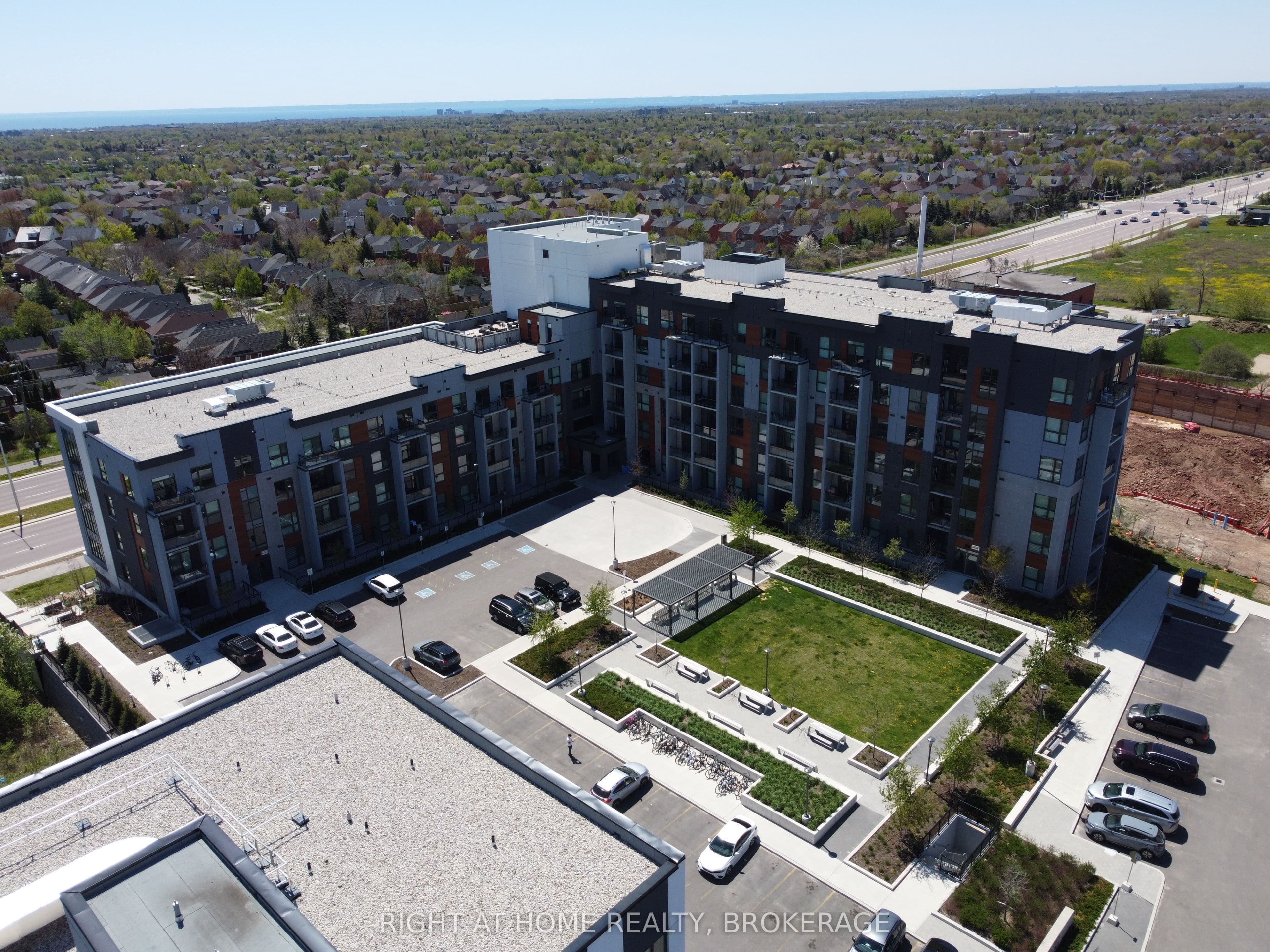 Unit 227 95 Dundas Street photo 1