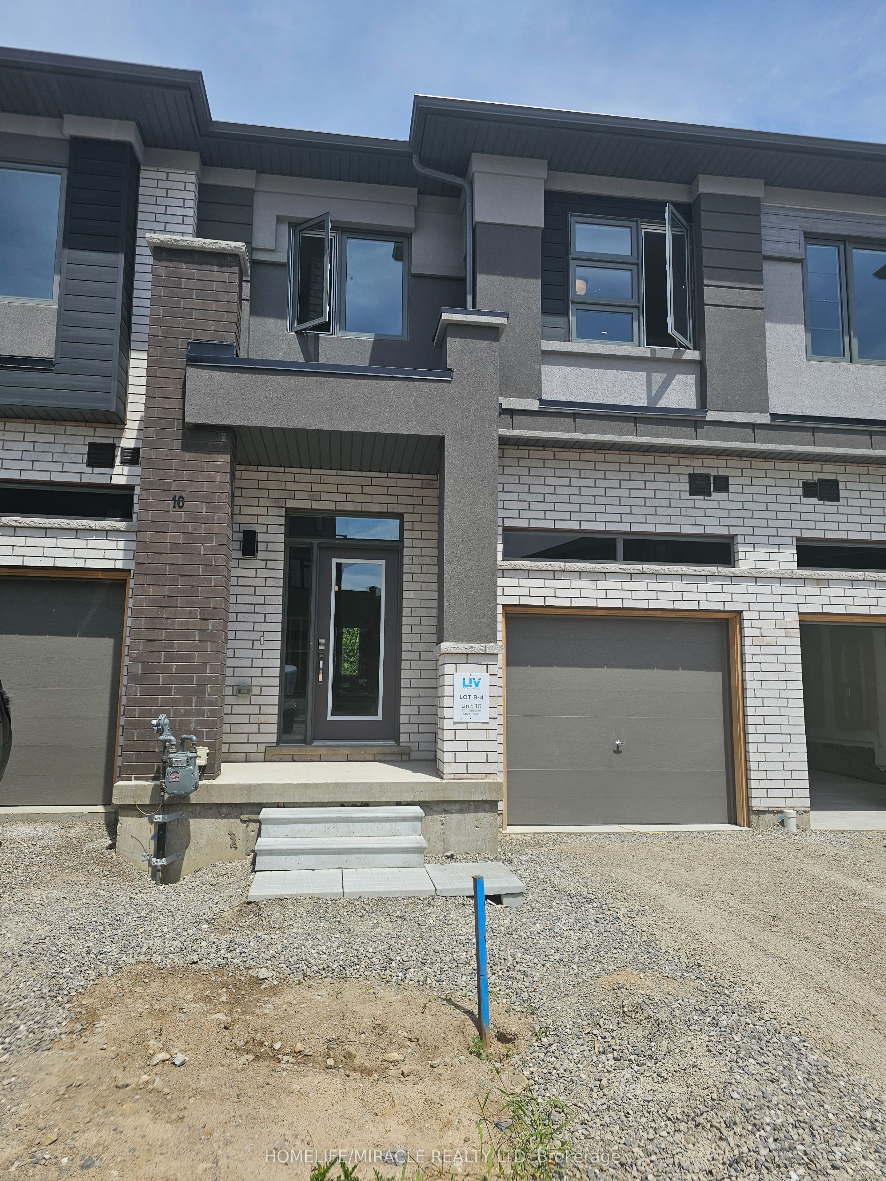 Unit 10 660 Colborne Street photo 1