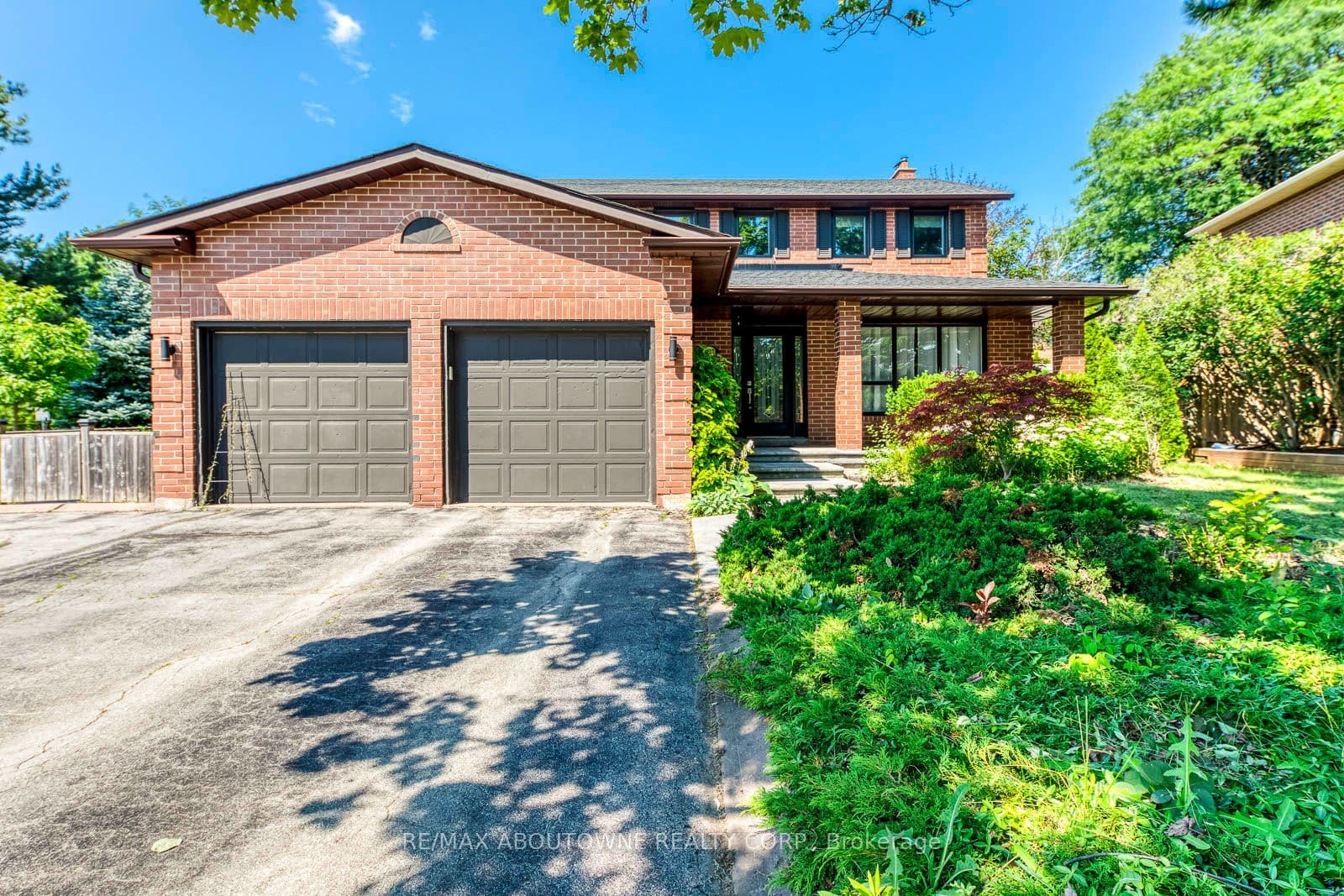 1124 Notley Crescent photo 1
