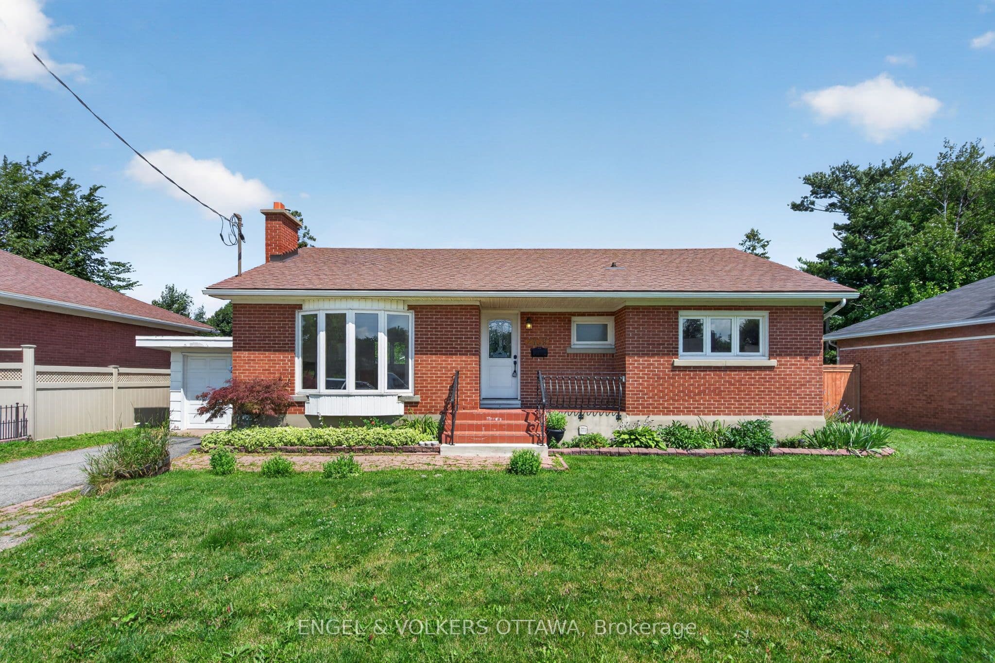 2439 Alta Vista Drive photo 1