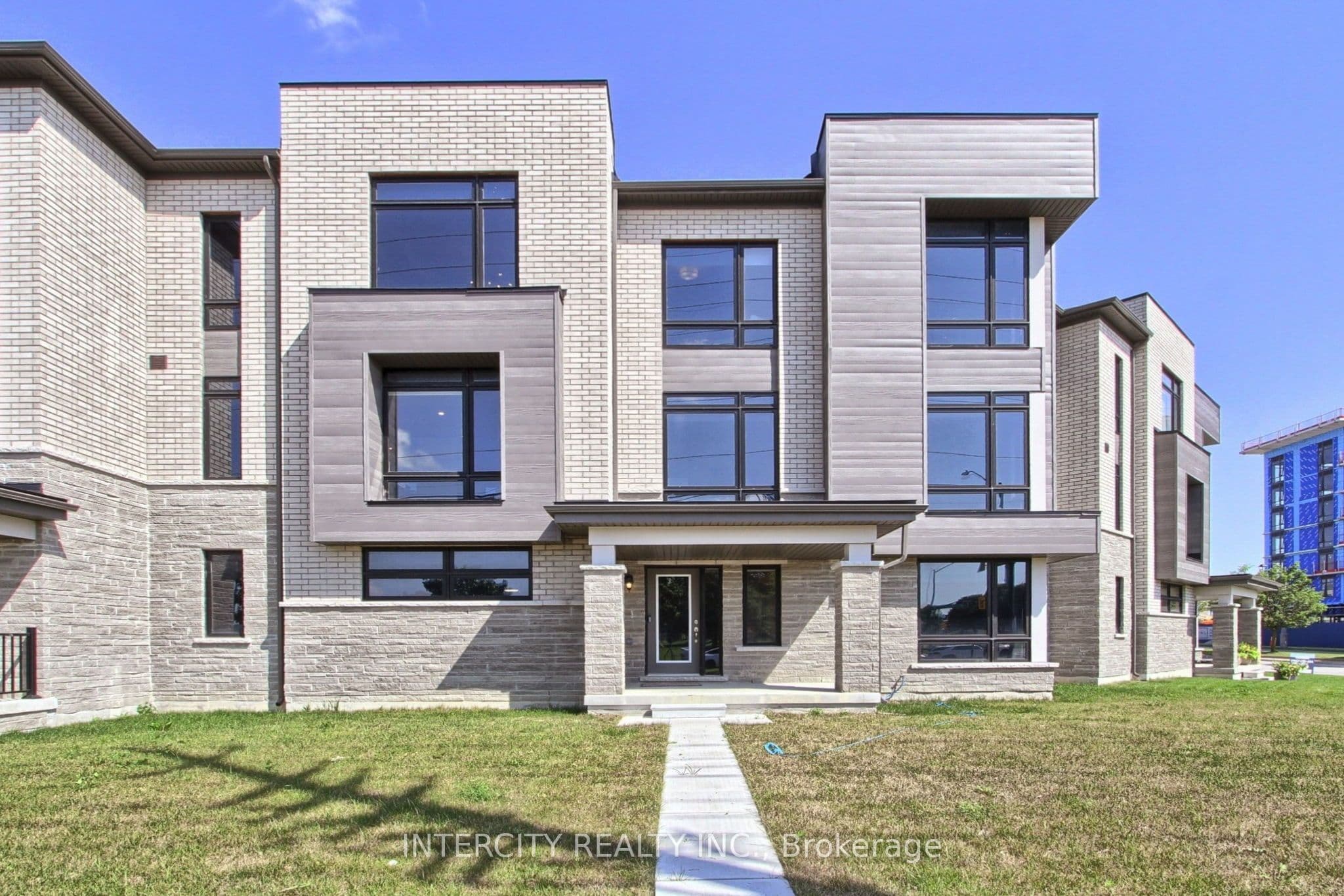 130 Blick Crescent photo 1
