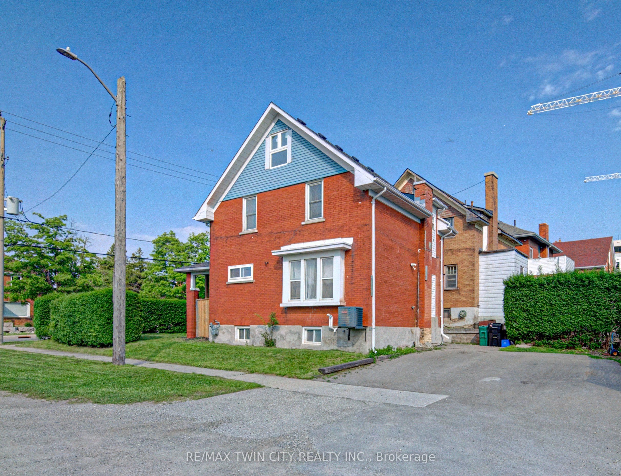 281 Courtland Avenue photo 1
