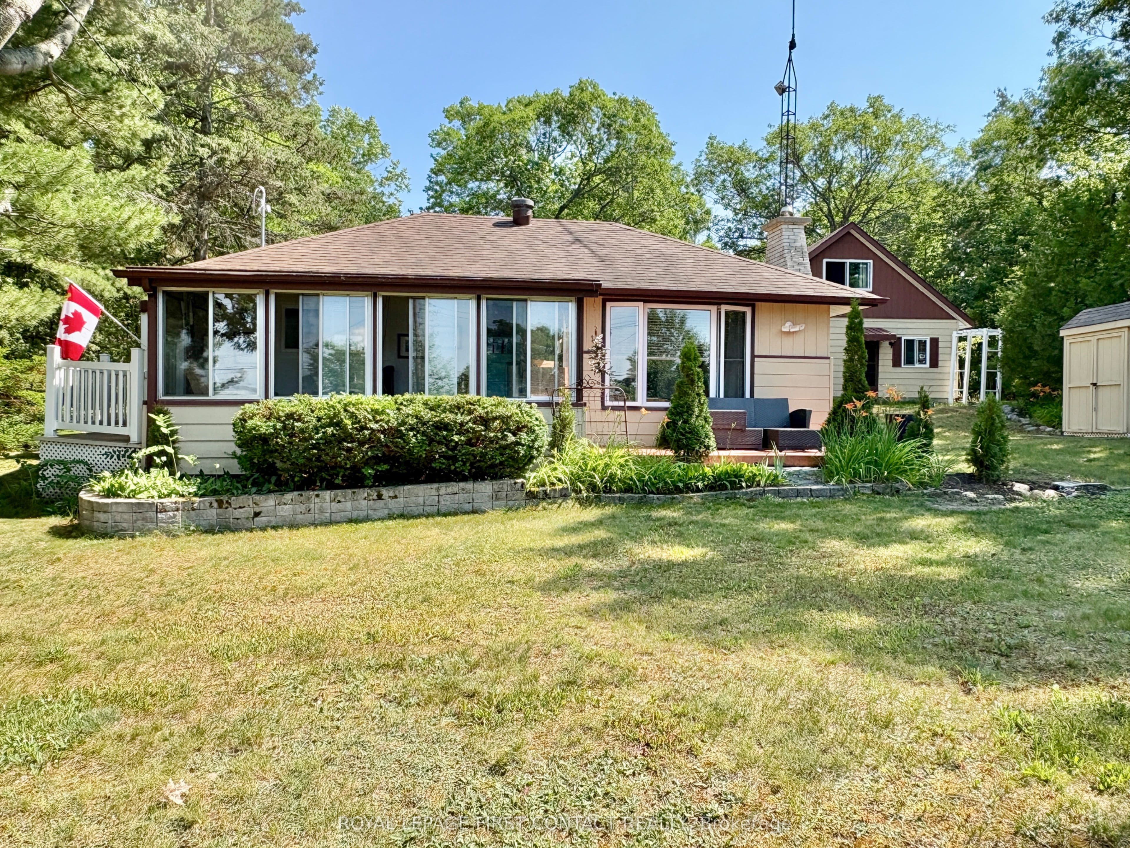 1987 Champlain Road photo 1