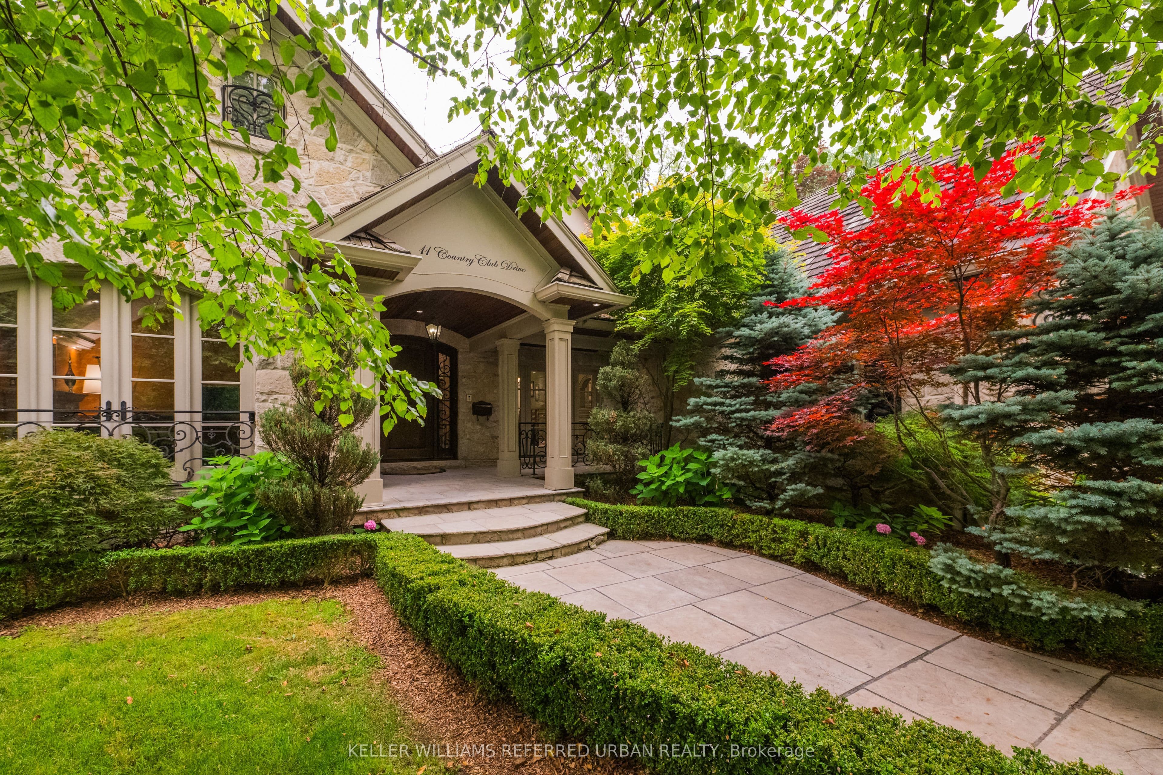 11 Country Club Drive photo 1