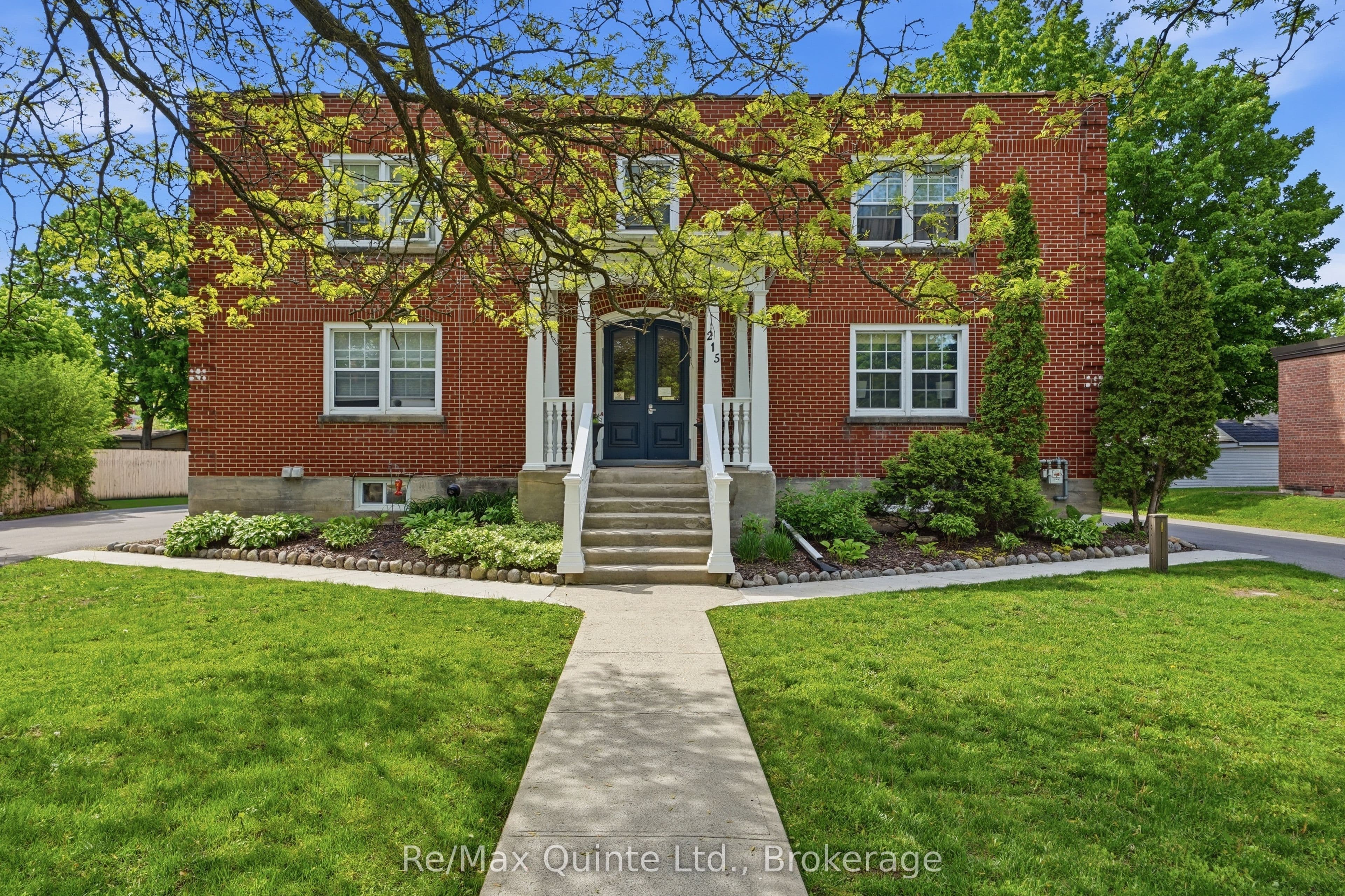 215 Victoria Avenue photo 1