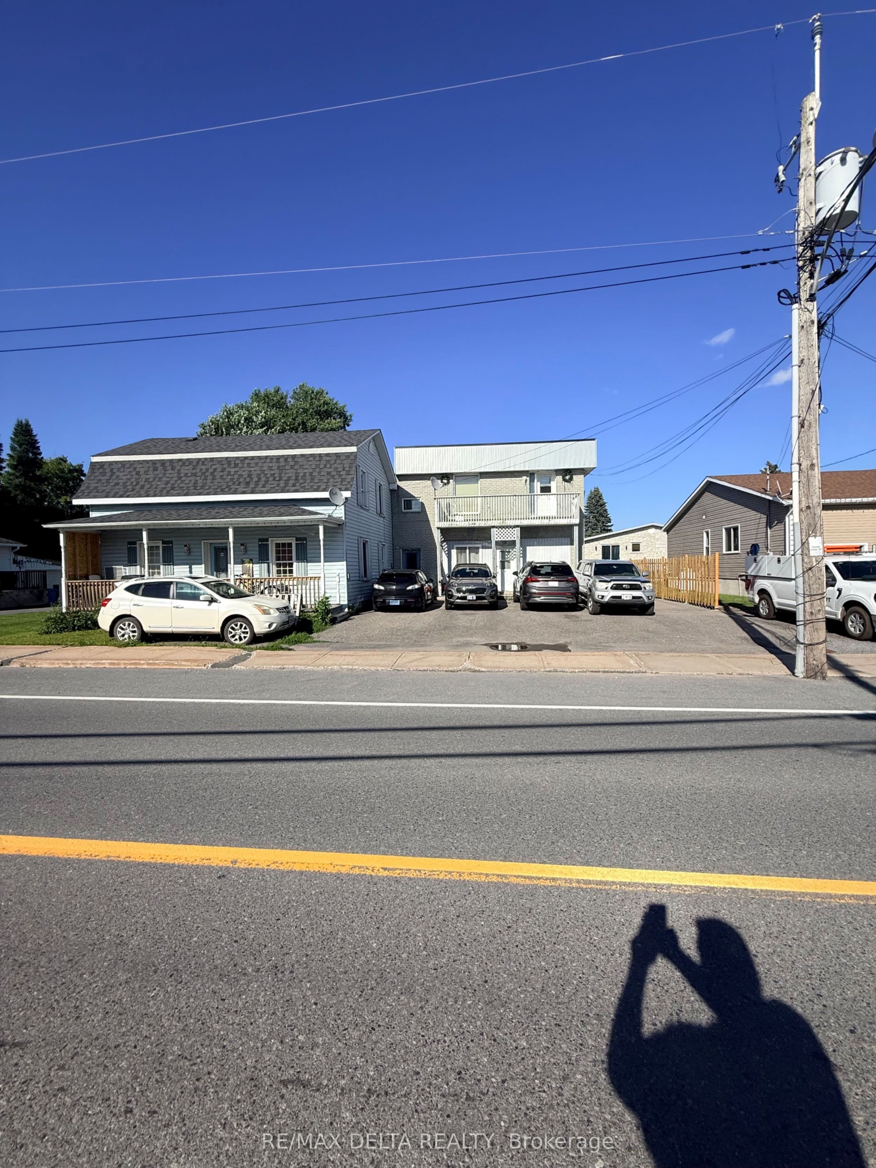 Unit 7 4567 STE CATHERINE Street photo 1