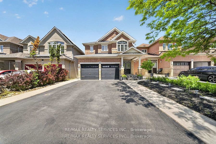 98 Saffron Crescent photo 1