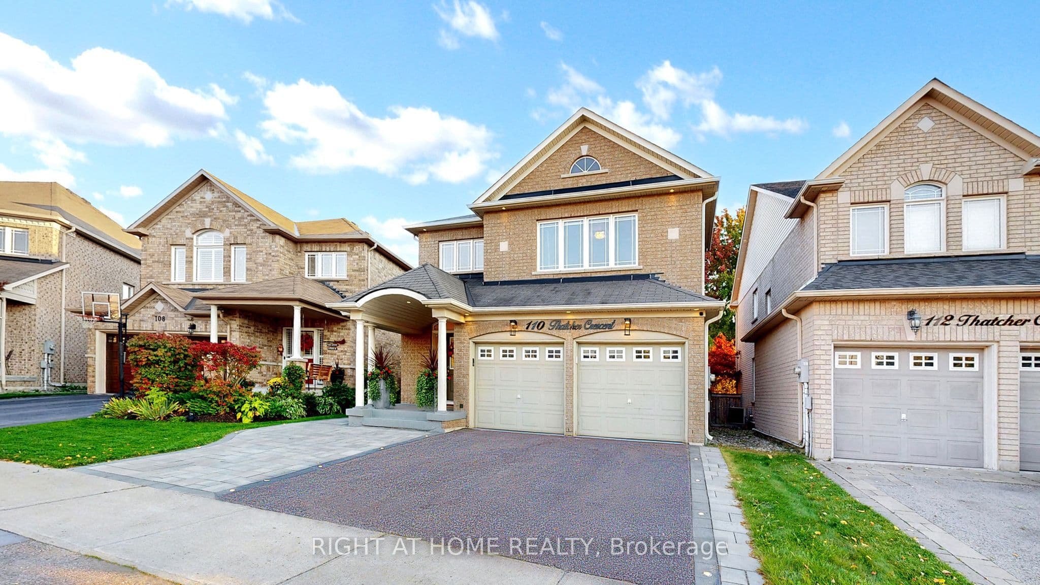 110 Thatcher Crescent photo 1