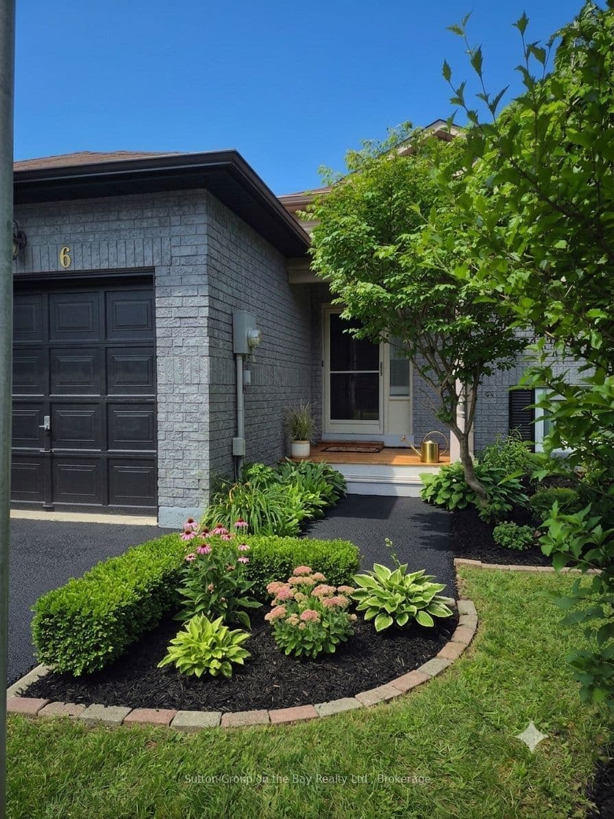 6 Donald Crescent photo 1
