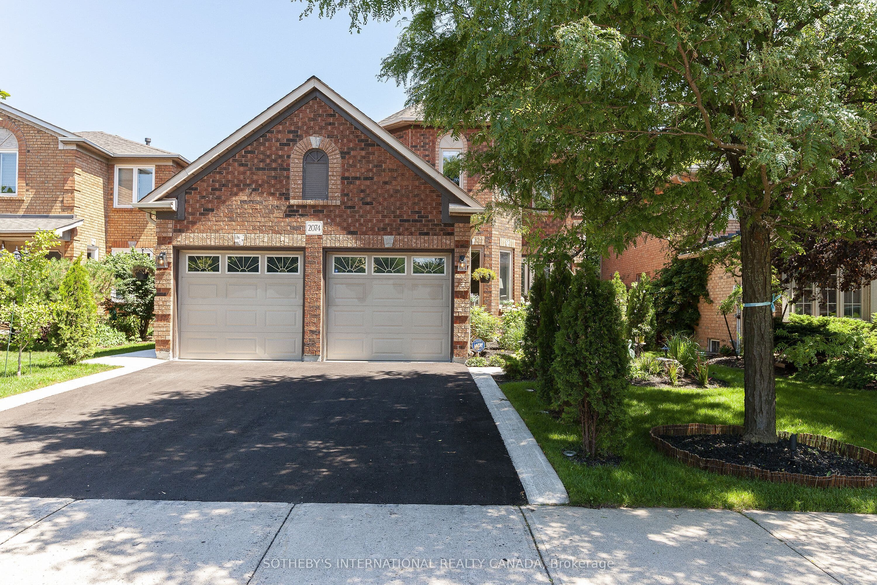 2074 BRAYS Lane photo 1